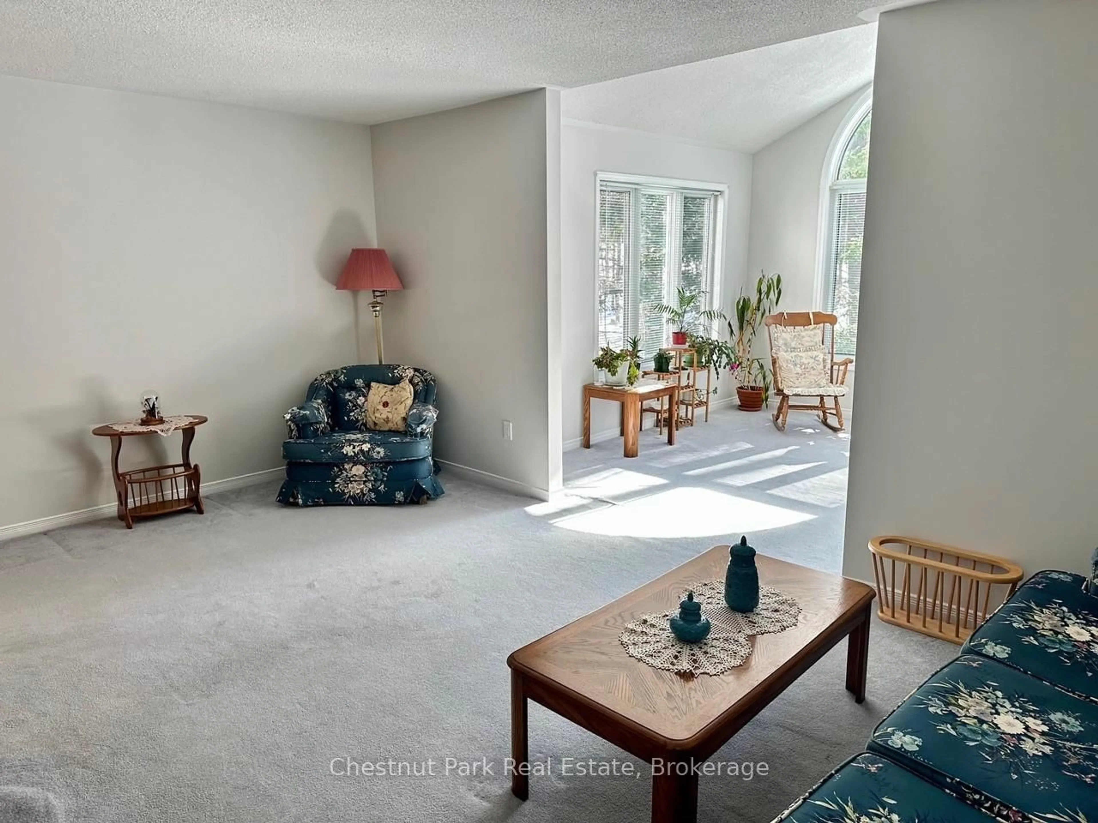 Living room with furniture, unknown for 45 Pine Ridge Gate, Gravenhurst Ontario P1P 1Y4