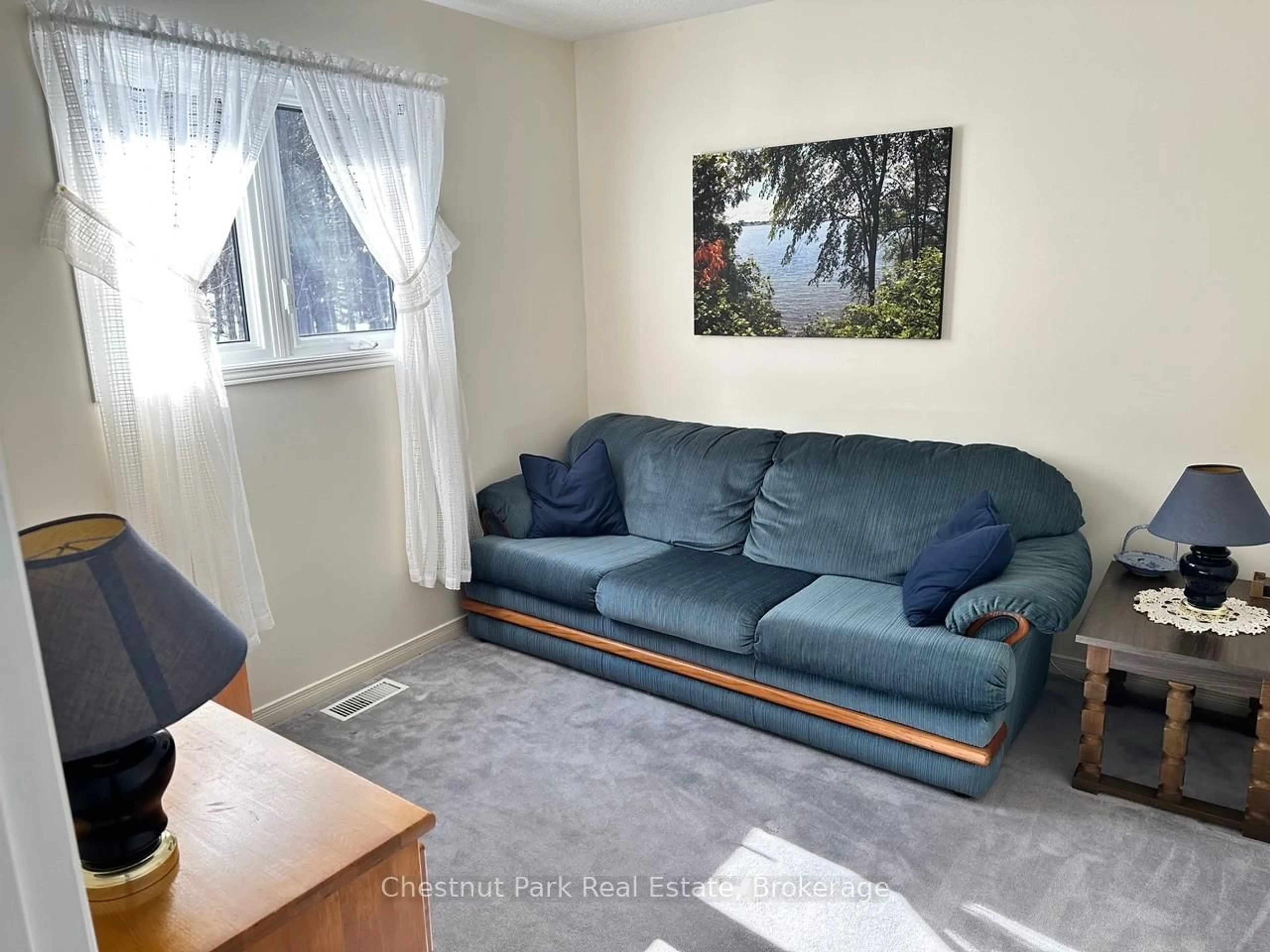 Living room with furniture, unknown for 45 Pine Ridge Gate, Gravenhurst Ontario P1P 1Y4