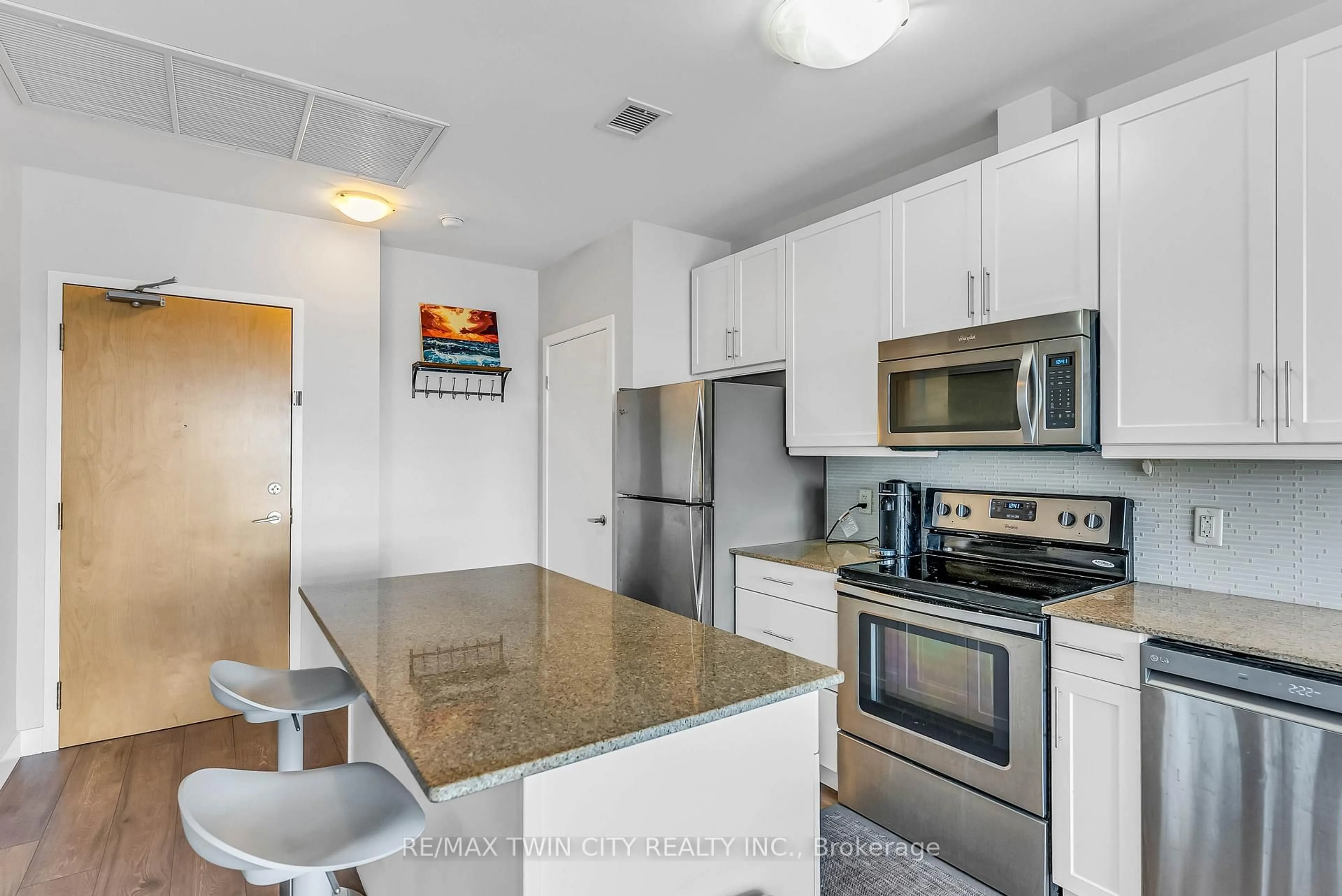 Standard kitchen, unknown for 1 Victoria St #806, Kitchener Ontario N2G 1G1