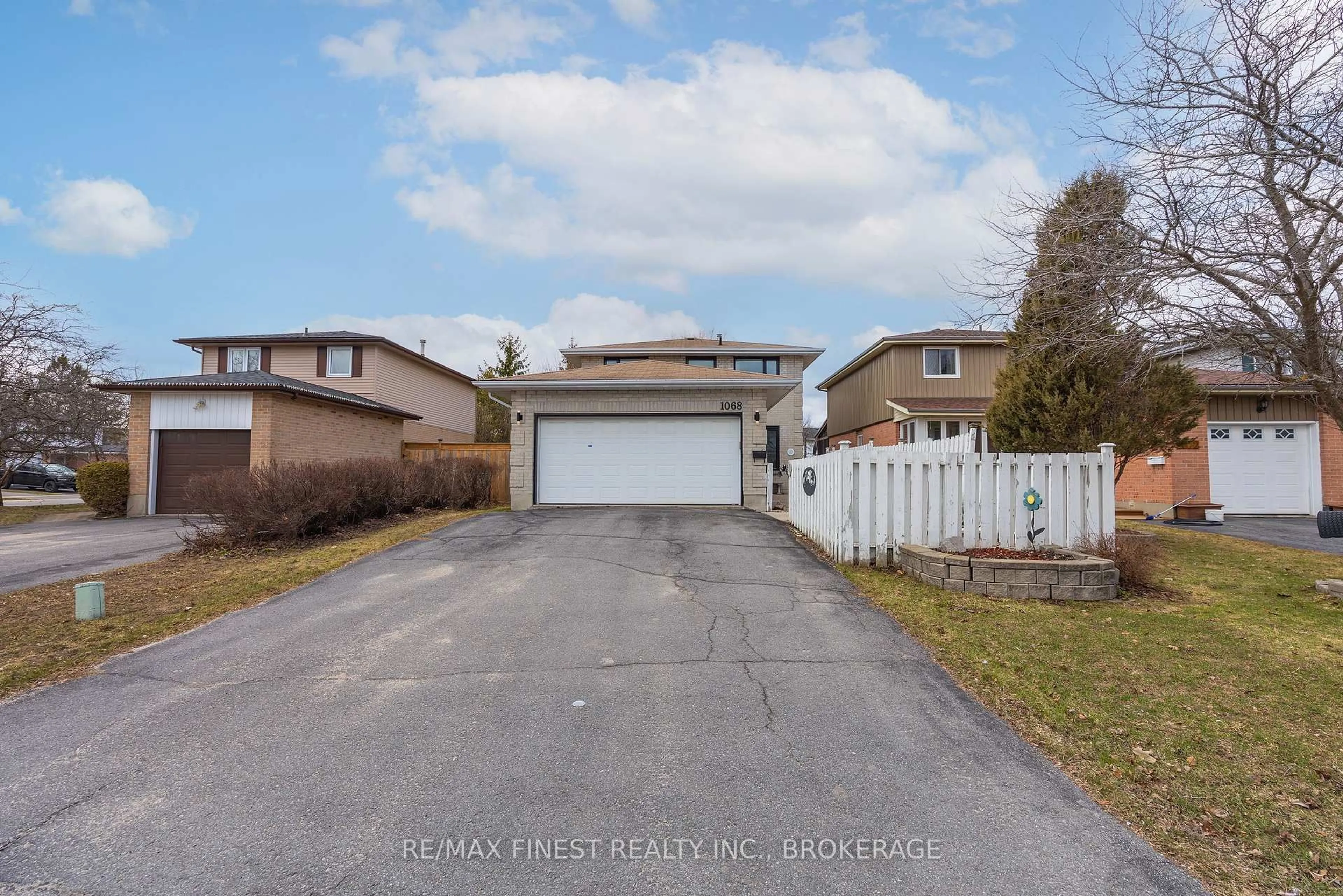 A pic from outside/outdoor area/front of a property/back of a property/a pic from drone, street for 1068 Willowood Dr, Kingston Ontario K7P 1Z3