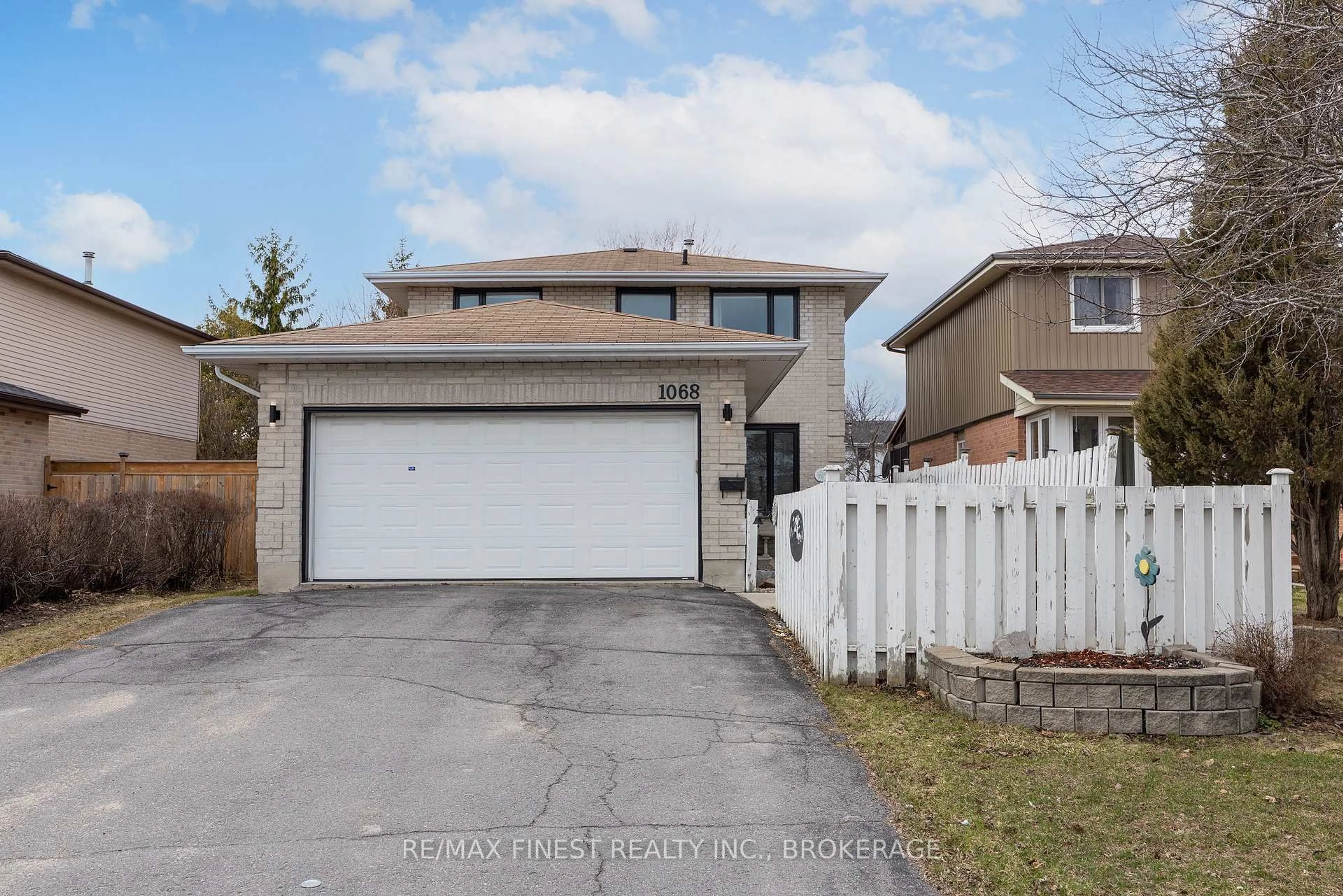 A pic from outside/outdoor area/front of a property/back of a property/a pic from drone, street for 1068 Willowood Dr, Kingston Ontario K7P 1Z3