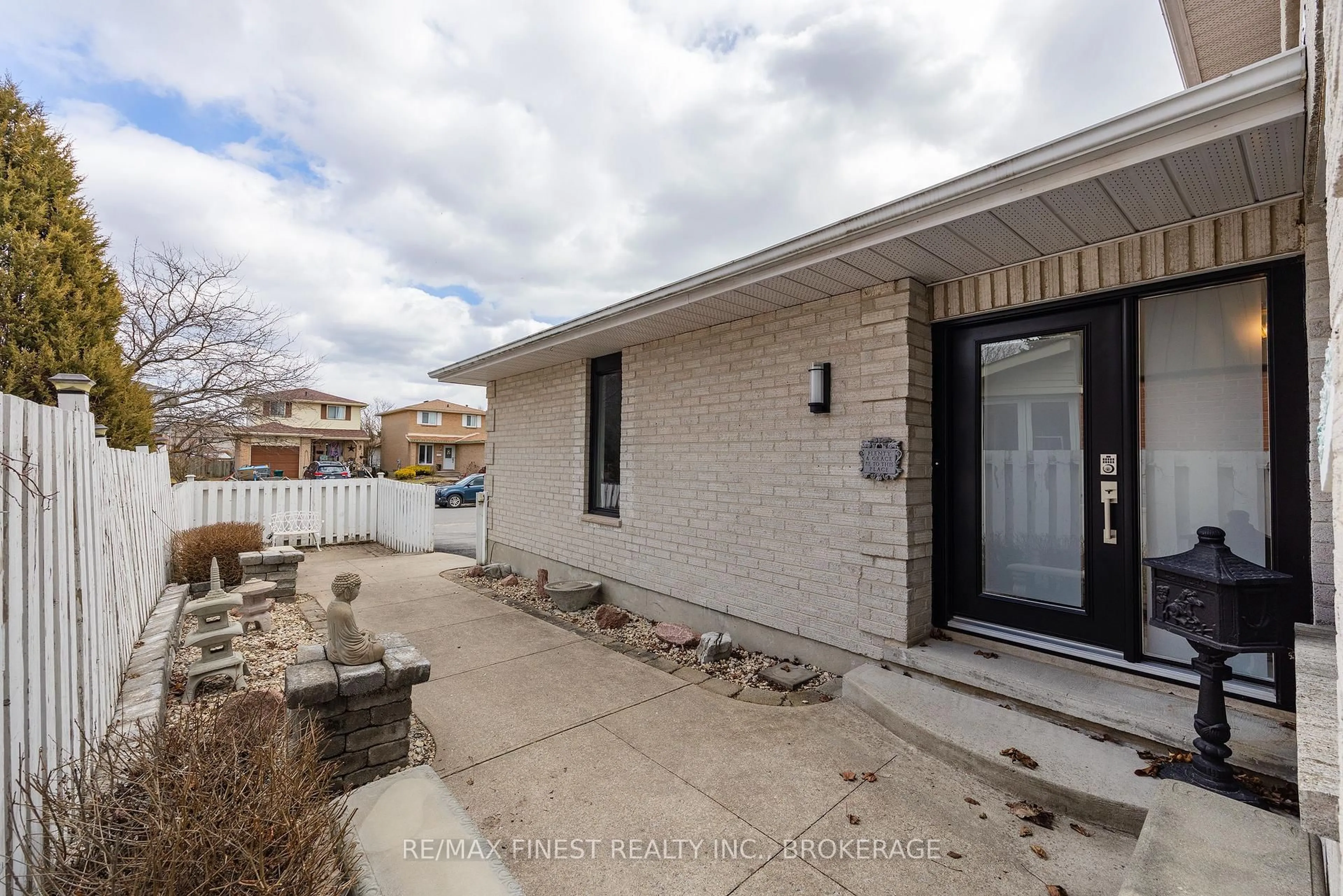 Unknown for 1068 Willowood Dr, Kingston Ontario K7P 1Z3