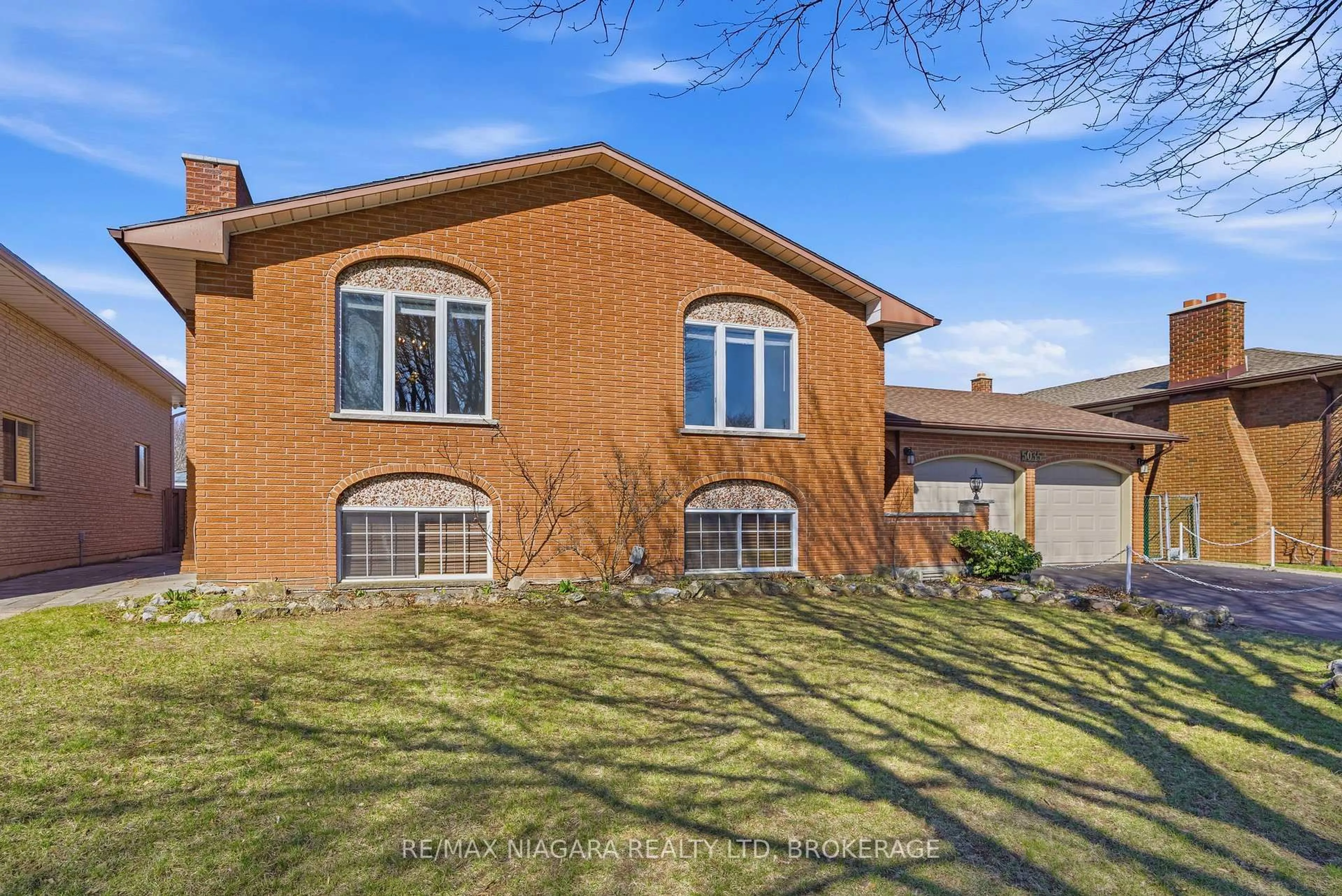 Home with brick exterior material, street for 5035 Pettit Ave, Niagara Falls Ontario L2E 7B8