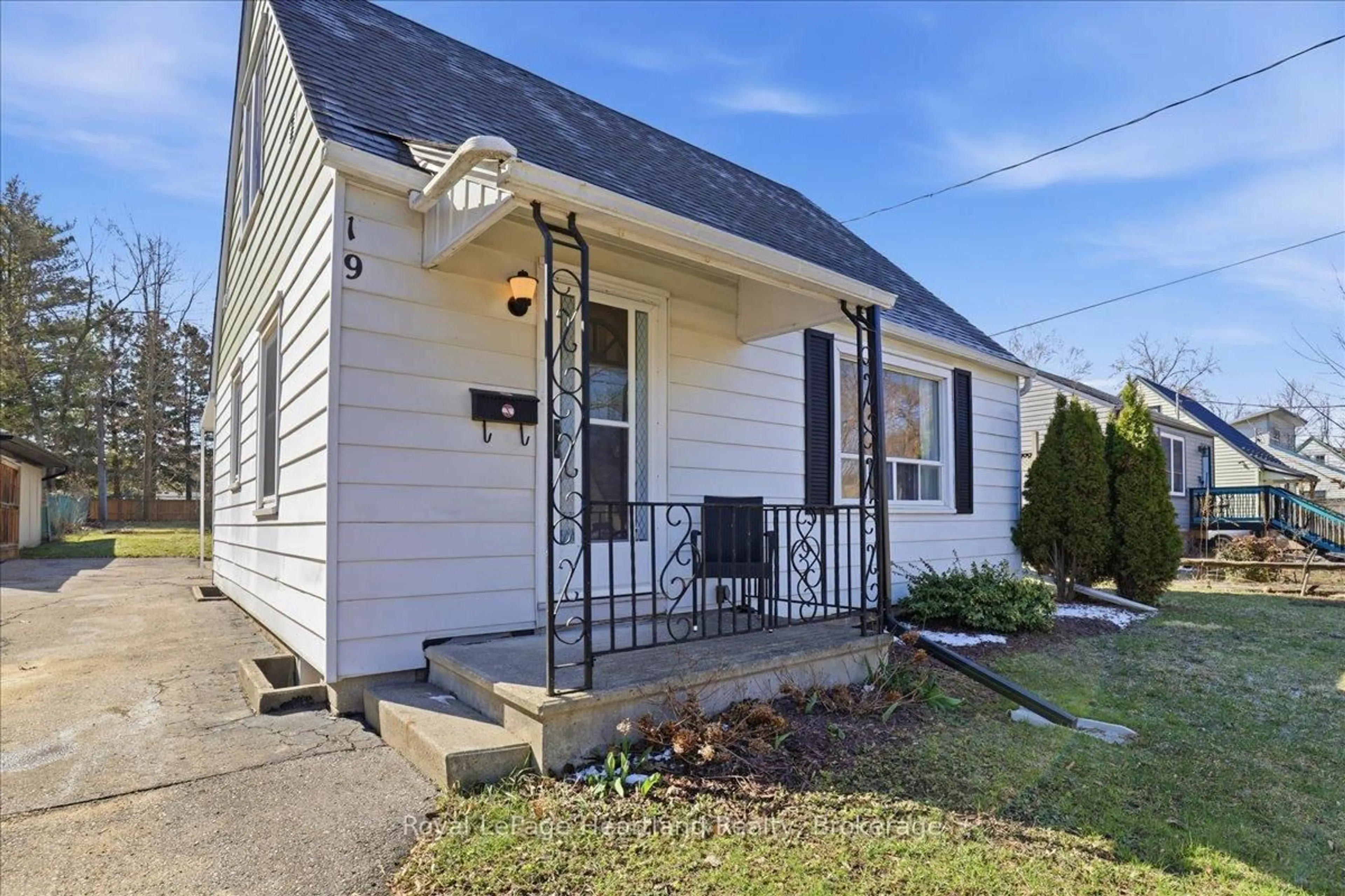 Home with vinyl exterior material, street for 19 Perth Rd, Kitchener Ontario N2M 3G6