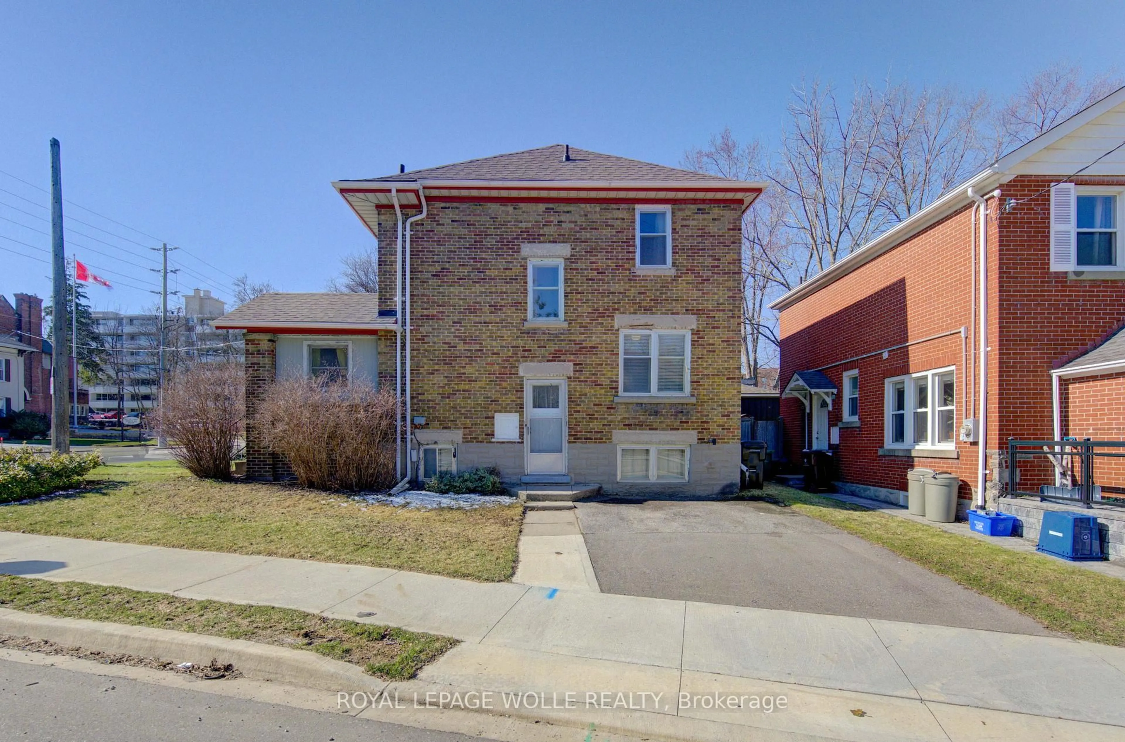 Home with brick exterior material, street for 40 Union St, Waterloo Ontario N2J 1B7