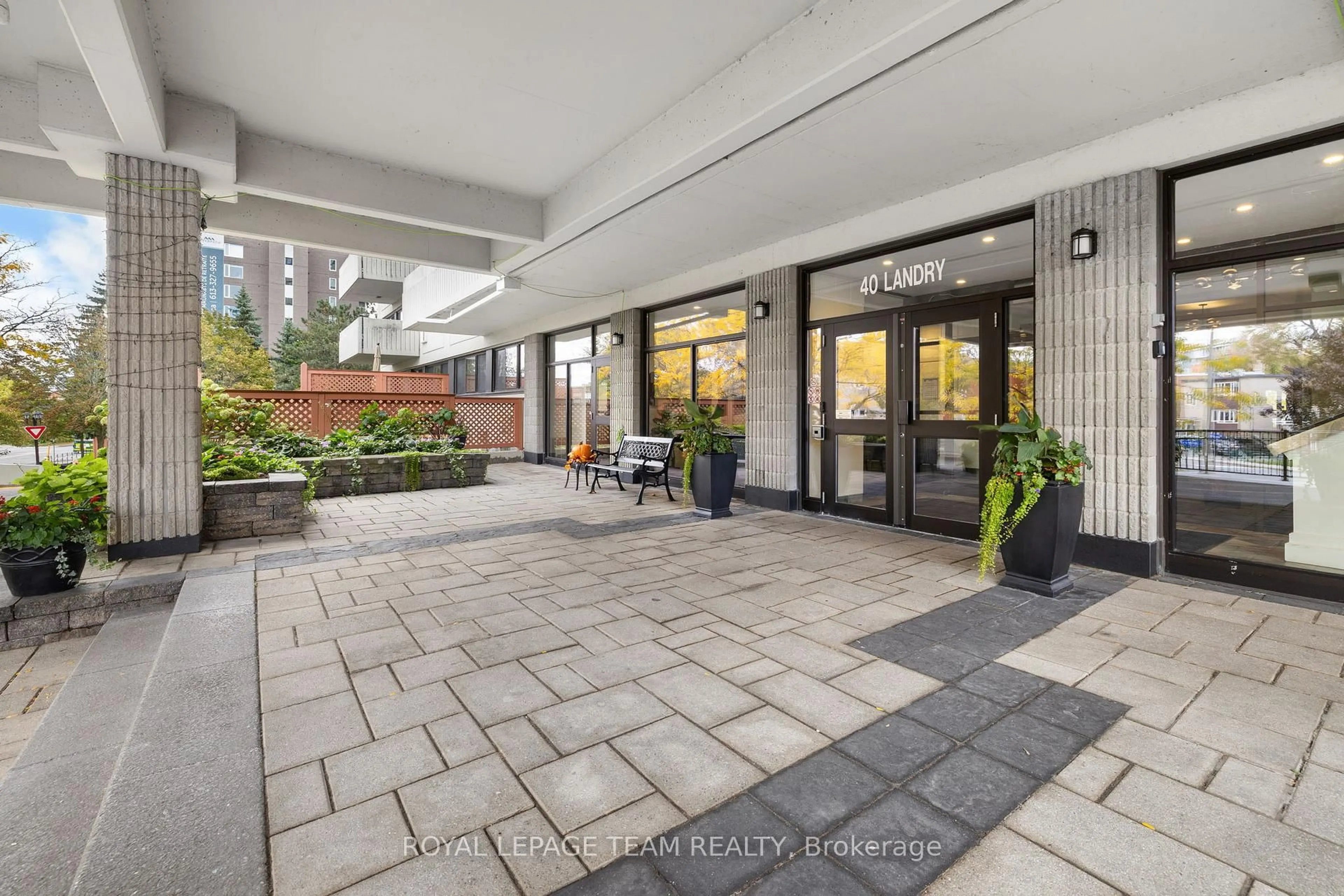 Patio, street for 40 Landry St #1114, Ottawa Ontario K1L 8K4