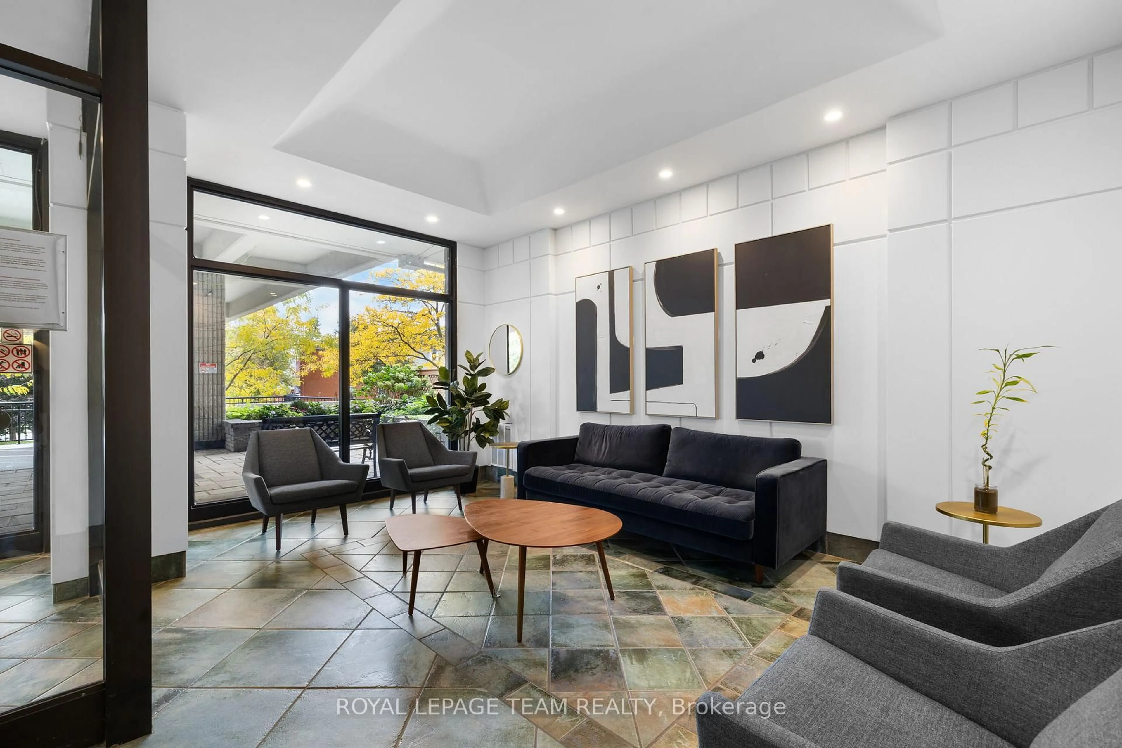 Unknown for 40 Landry St #1114, Ottawa Ontario K1L 8K4