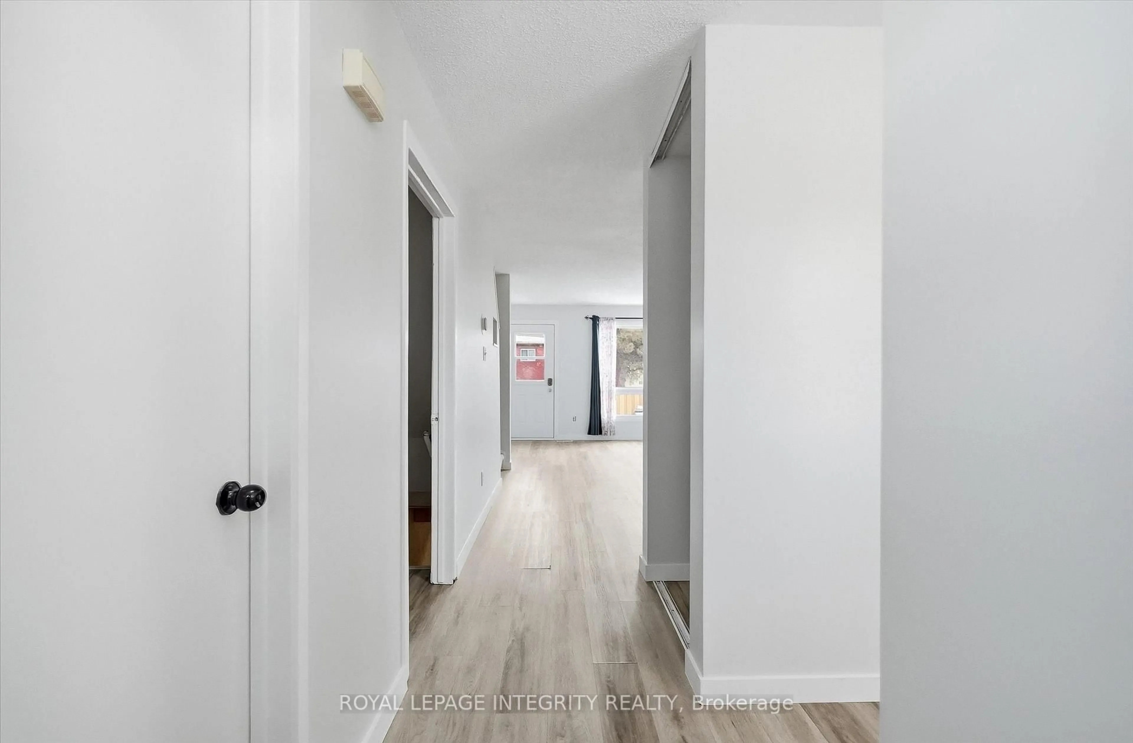 Indoor entryway for 228 Millroad Way, Orleans Ontario K1E 2C9