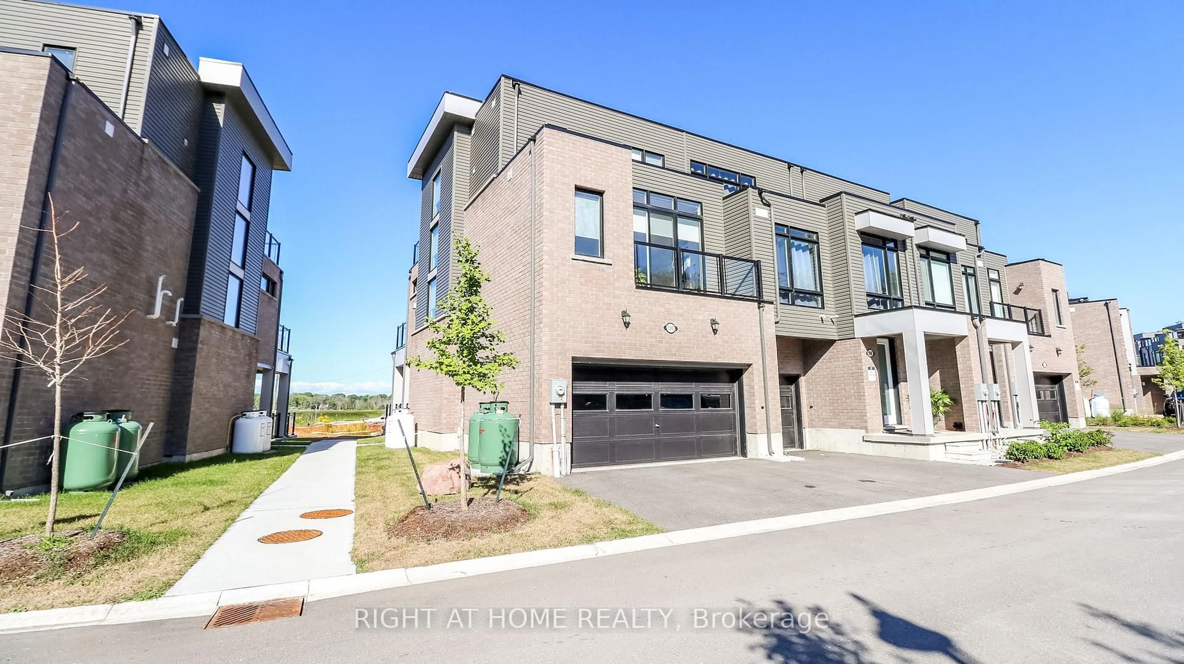 Unknown for 100 Marina Village Dr, Georgian Bay Ontario L0K 1S0