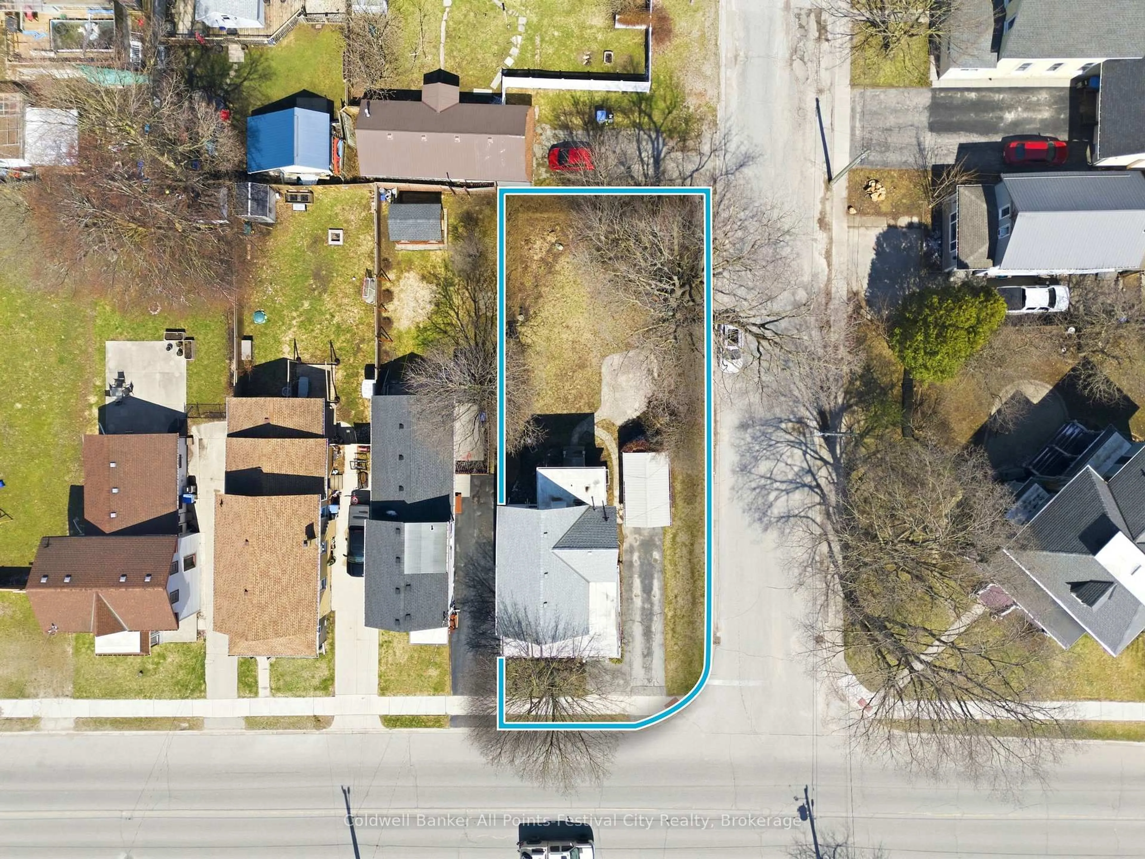 A pic from outside/outdoor area/front of a property/back of a property/a pic from drone, street for 129 Ontario St, Central Huron Ontario N0M 1L0