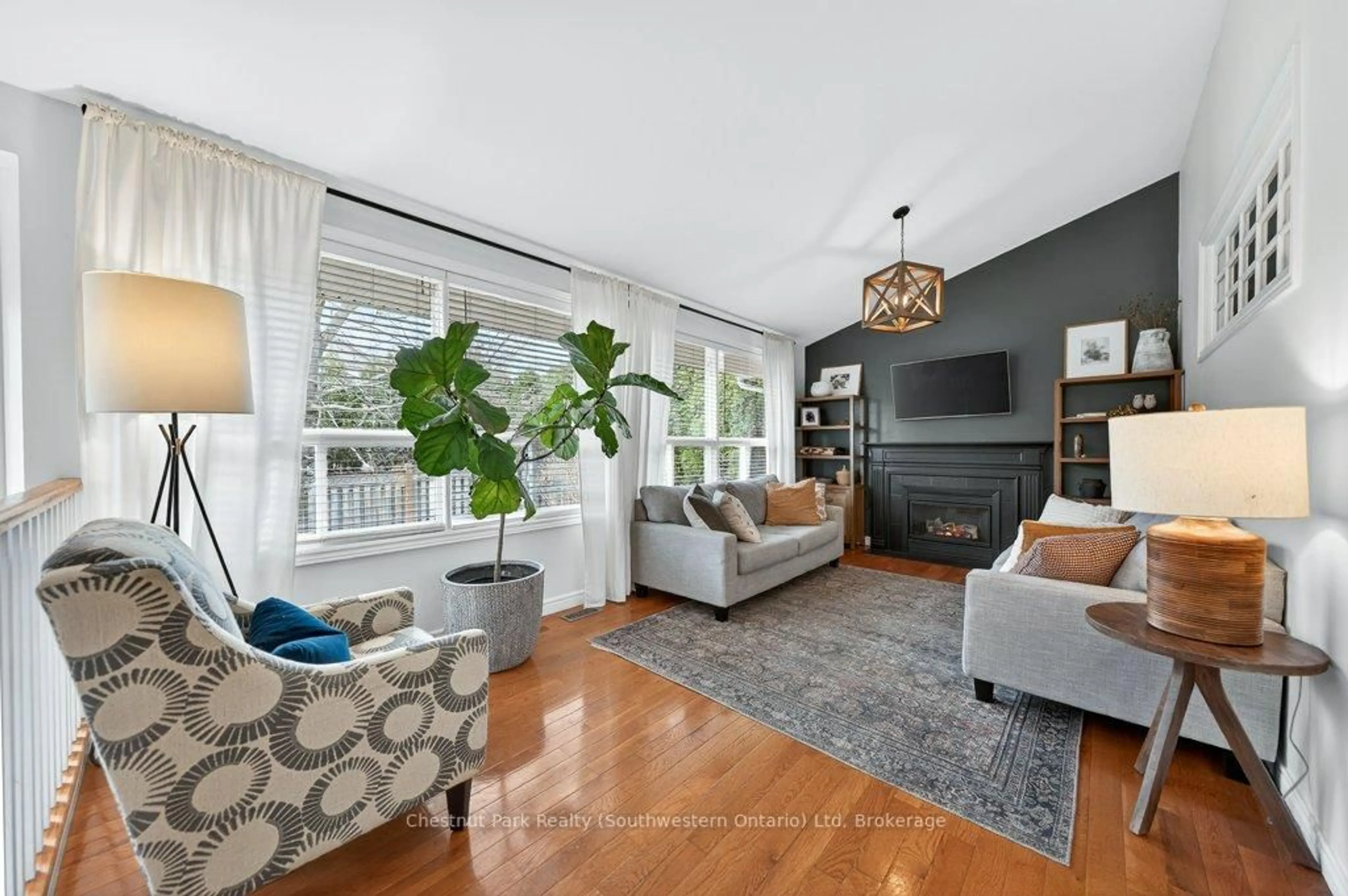 Living room with furniture, unknown for 14 Teal Dr, Guelph Ontario N1C 1G3