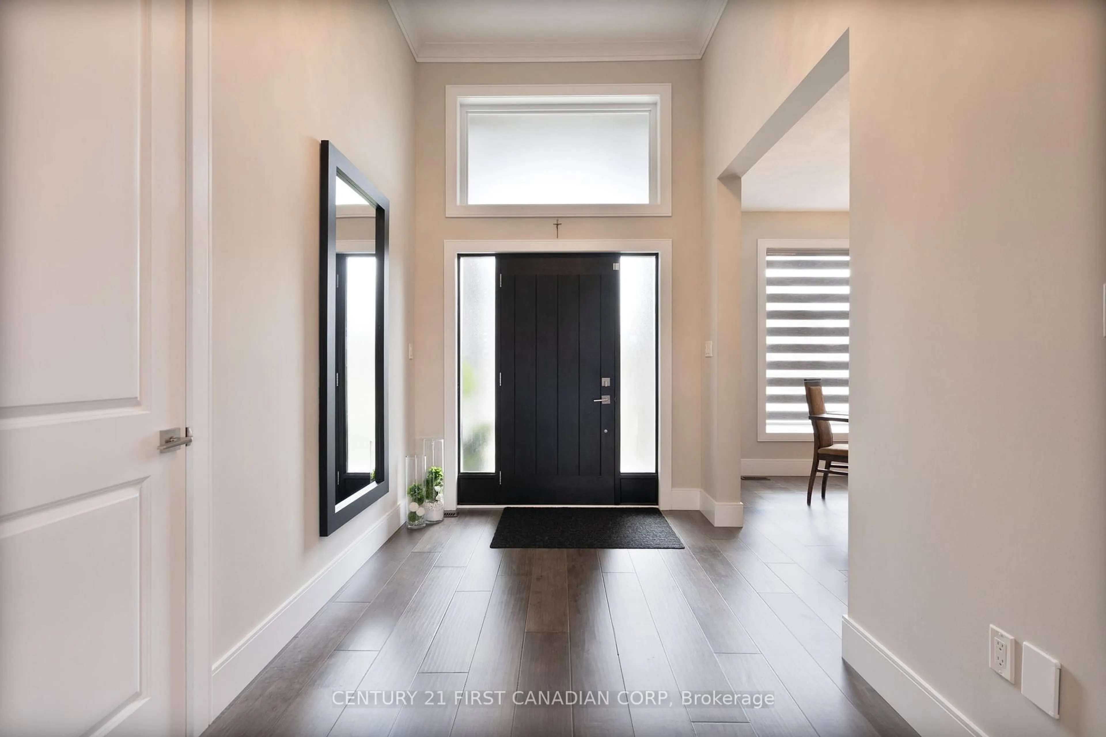 Indoor entryway for 16 Foxborough Pl, Thames Centre Ontario N0M 2P0