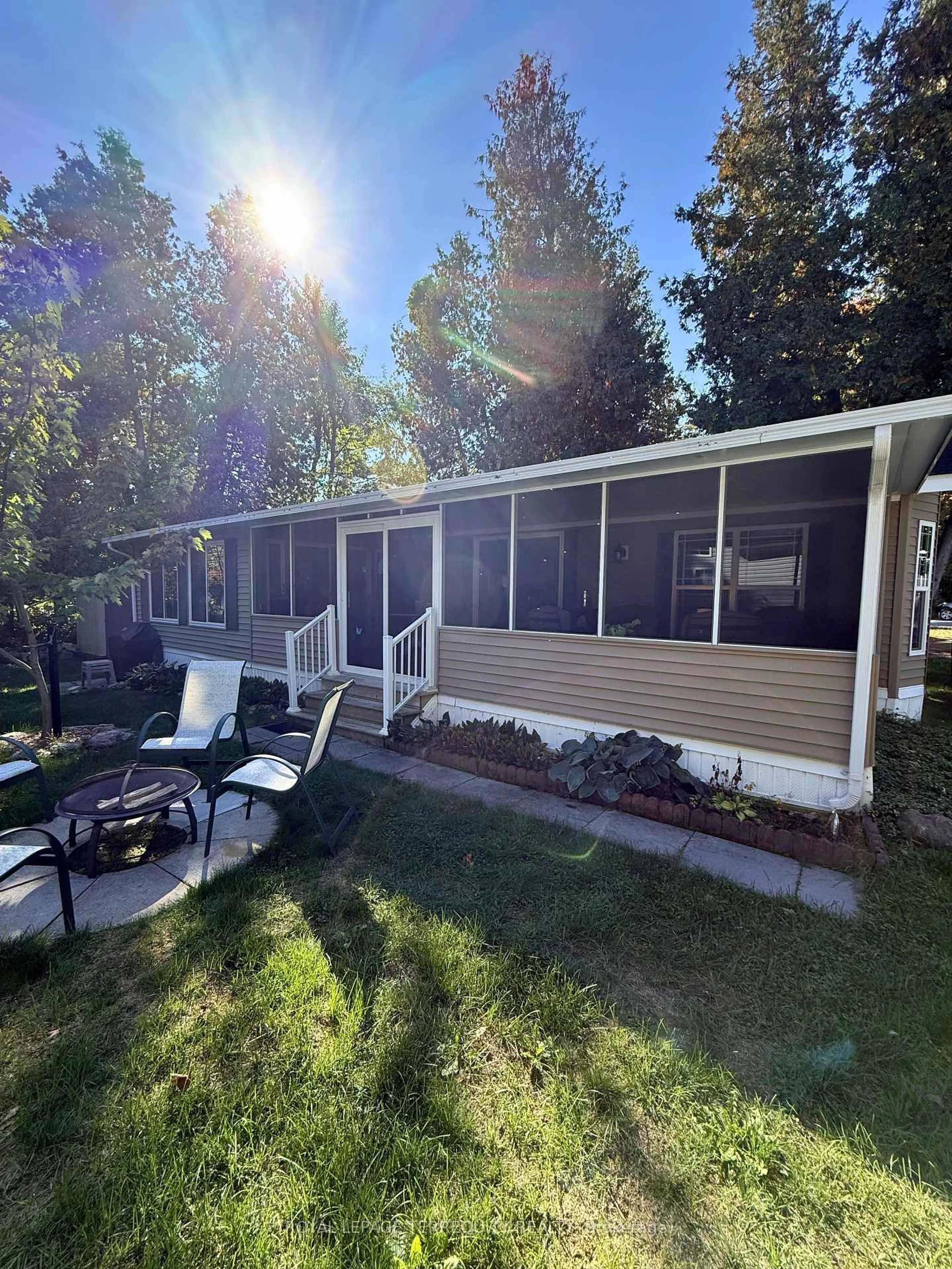 Home with vinyl exterior material, water/lake/river/ocean view for 14 Rockhaven, Selwyn Ontario K0L 2H0