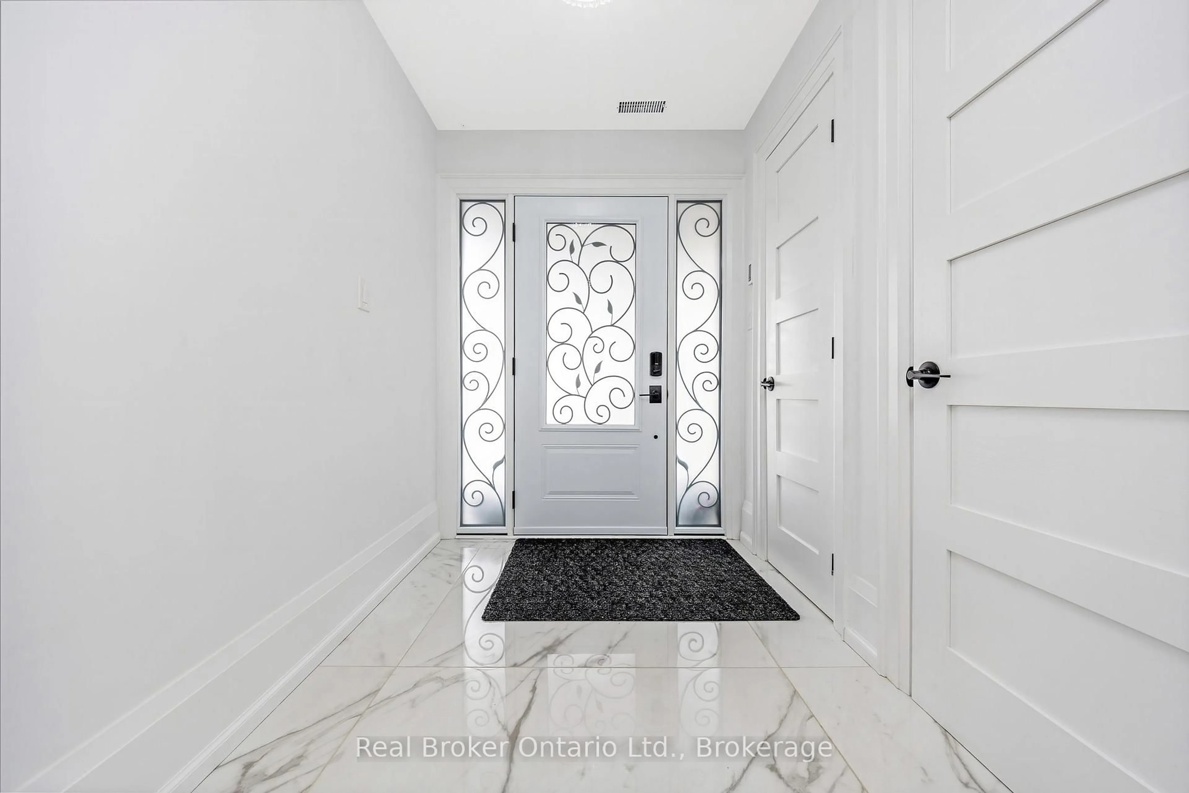 Indoor entryway for 5938 Trafalgar Rd, Erin Ontario N0B 1Z0
