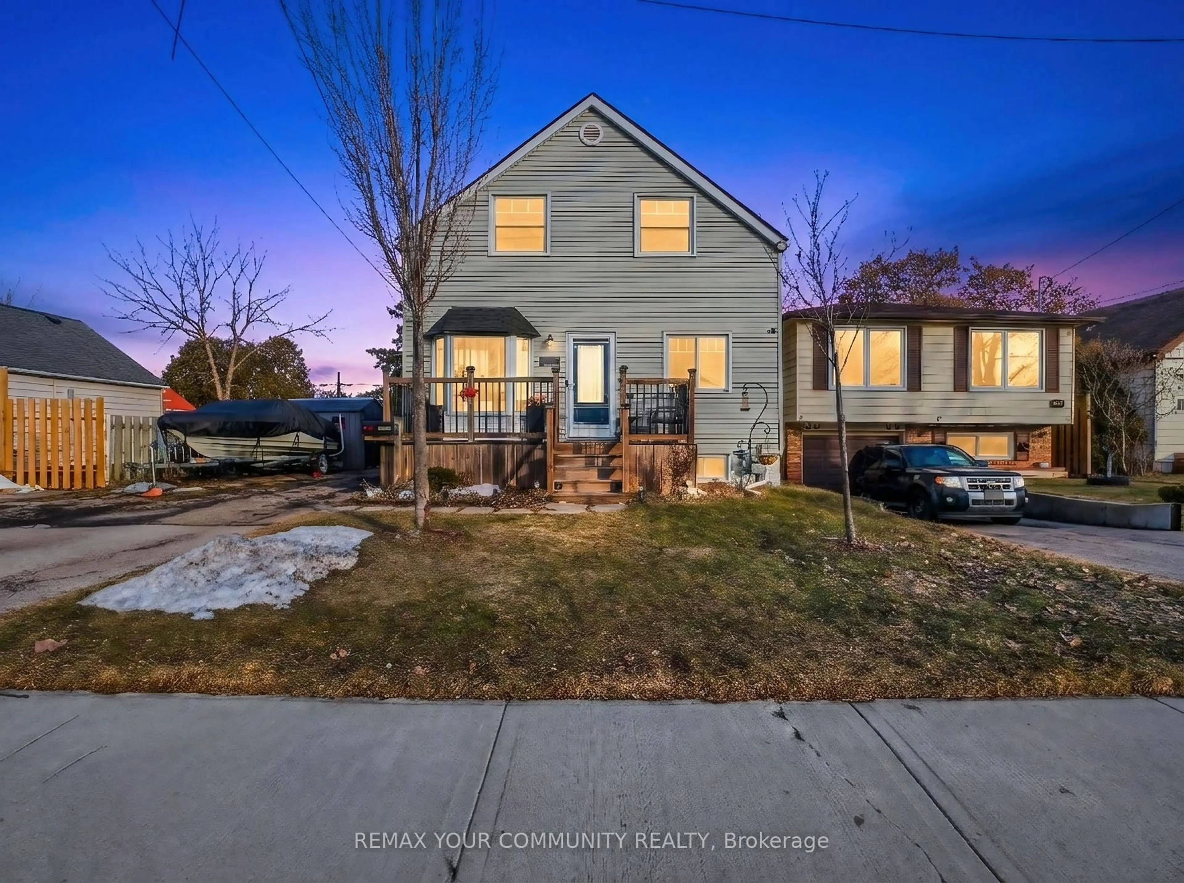 A pic from outside/outdoor area/front of a property/back of a property/a pic from drone, street for 420 Waverly St, Hamilton Ontario L8H 6R4