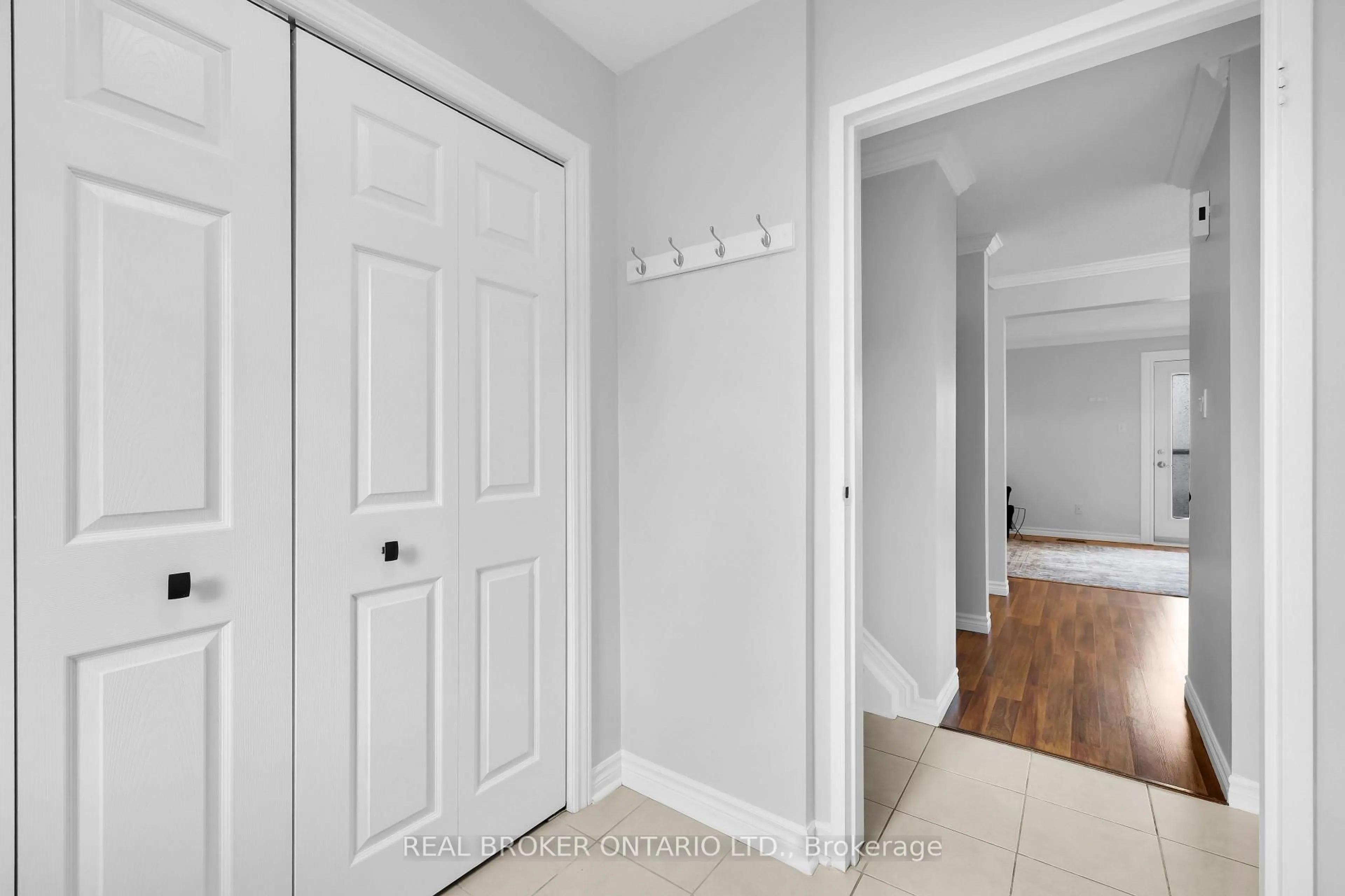 Indoor entryway for 101 Mcclintock Way, Kanata Ontario K2L 2A5