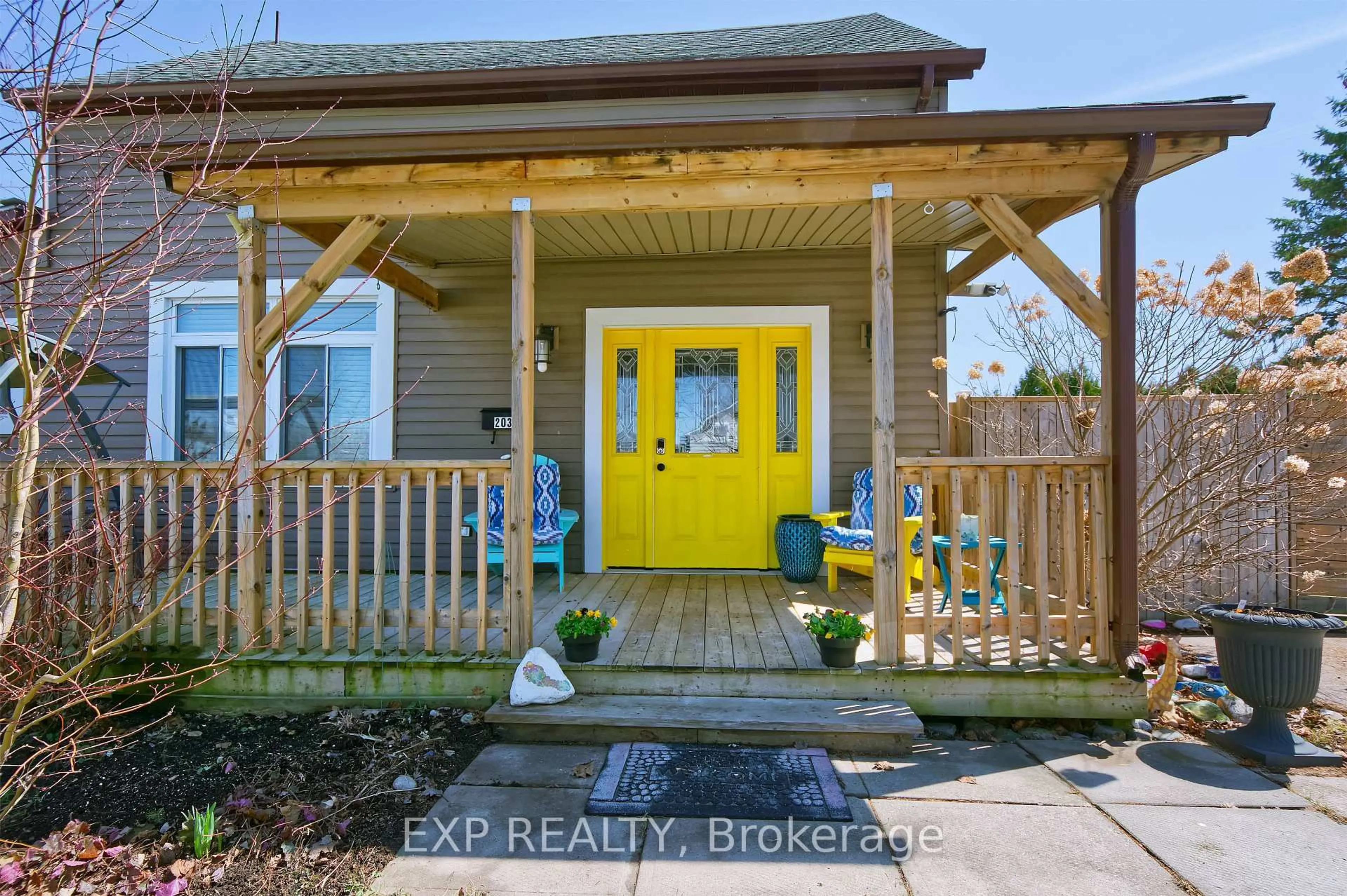 Indoor entryway for 203 McKellar St, Southwest Middlesex Ontario N0L 1M0