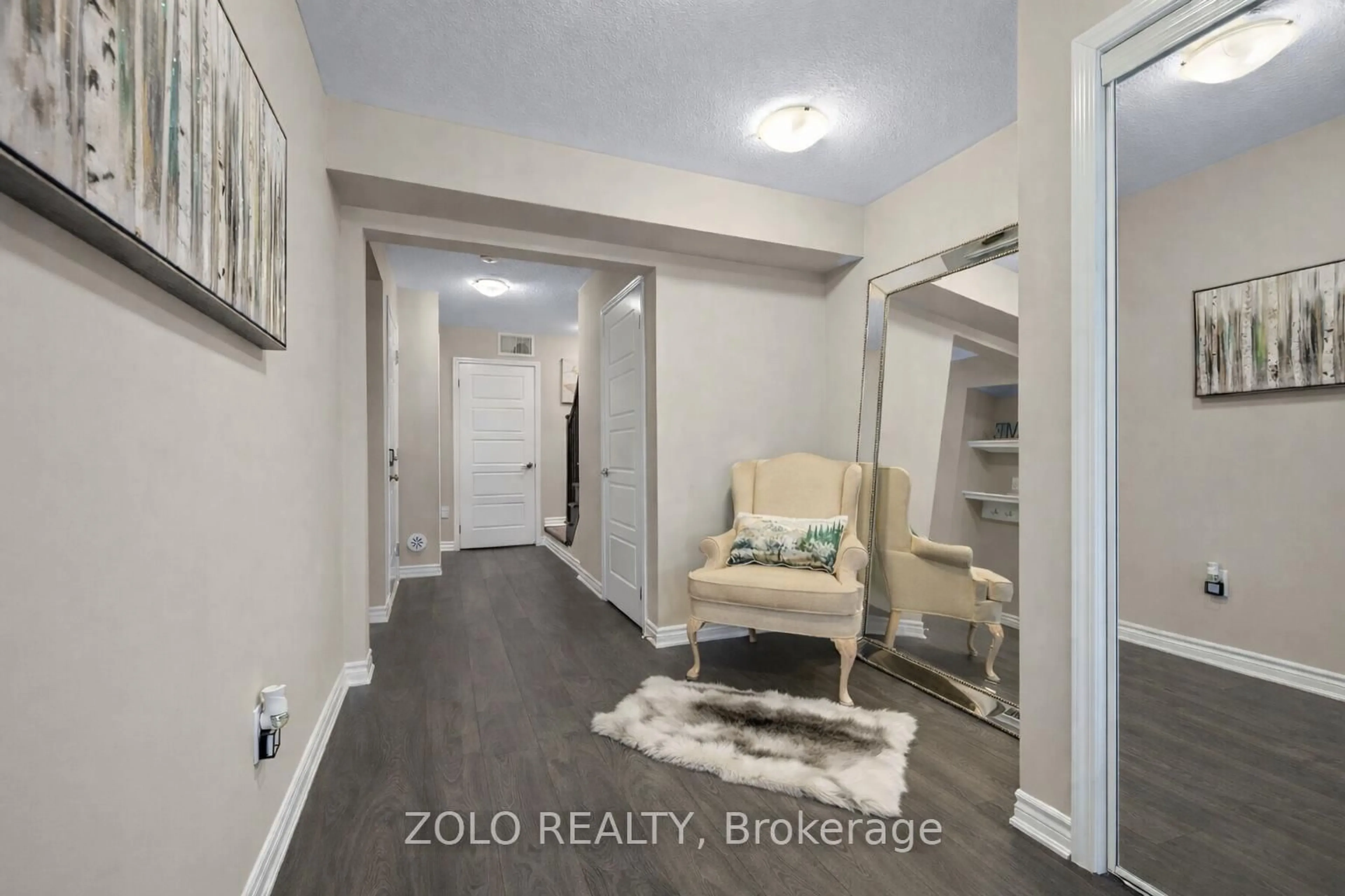 Indoor entryway for 22 Spring Creek Dr #65, Hamilton Ontario L8B 1V7