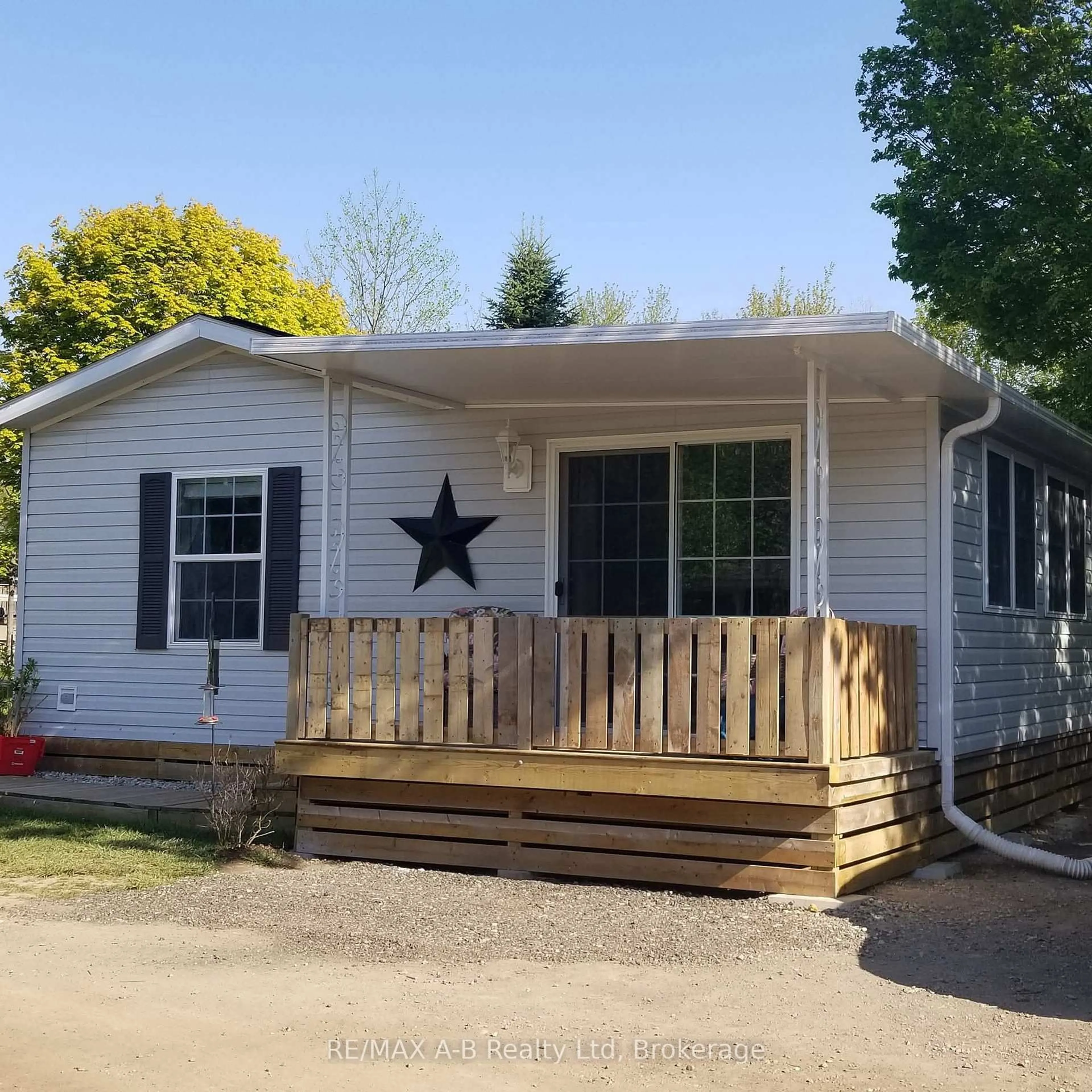 Home with vinyl exterior material, street for 923590 Road 92 Rd #411, Zorra Ontario N0J 1J0