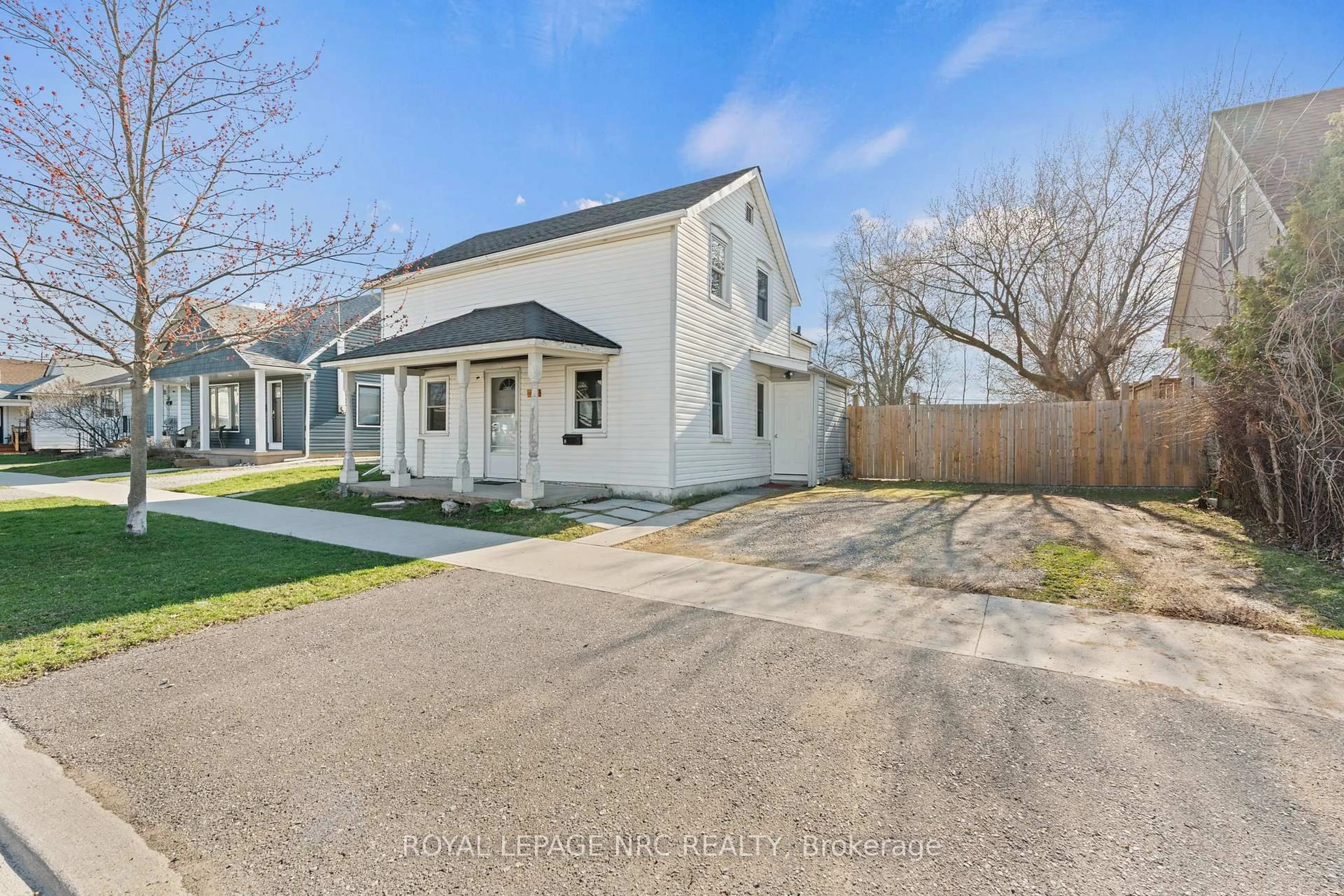 A pic from outside/outdoor area/front of a property/back of a property/a pic from drone, street for 42 Leeper St, St. Catharines Ontario L2S 2N2