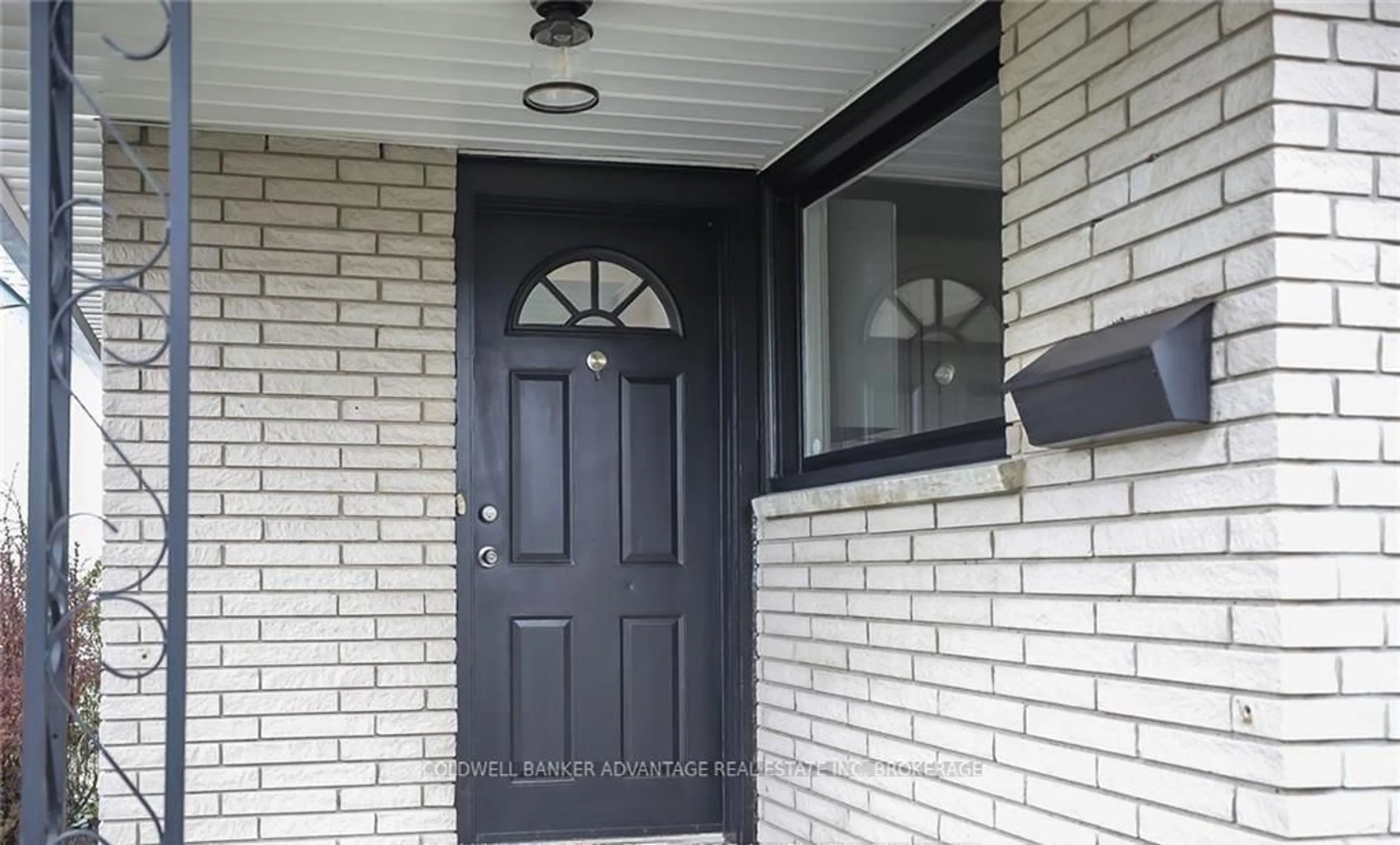 Indoor entryway for 55 Kent St, St. Catharines Ontario L2S 1H4