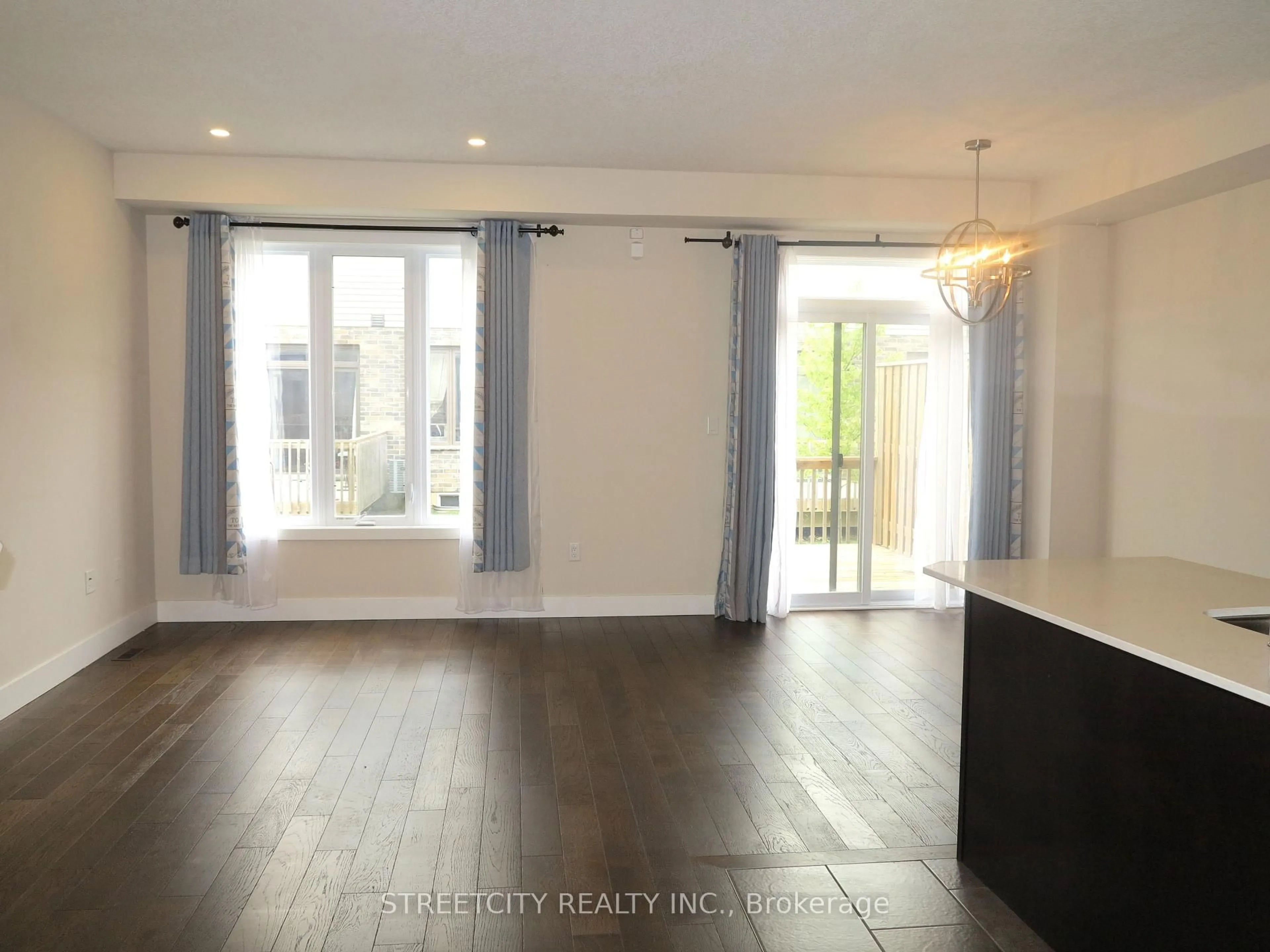 A pic of a room for 1960 Dalmagarry Rd #37, London North Ontario N6G 0T8