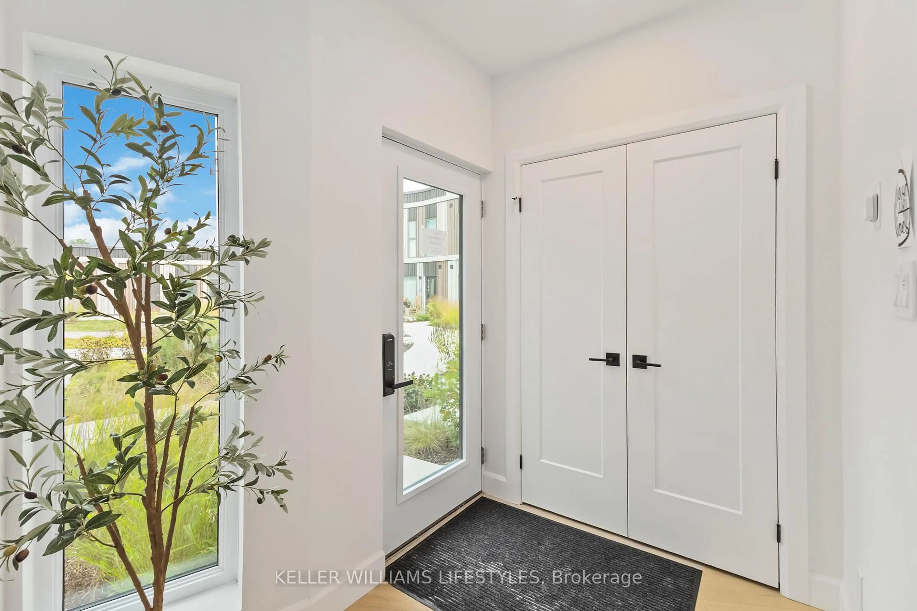 Indoor entryway for 2062 Lumen Dr #A110, London South Ontario N6K 0L3