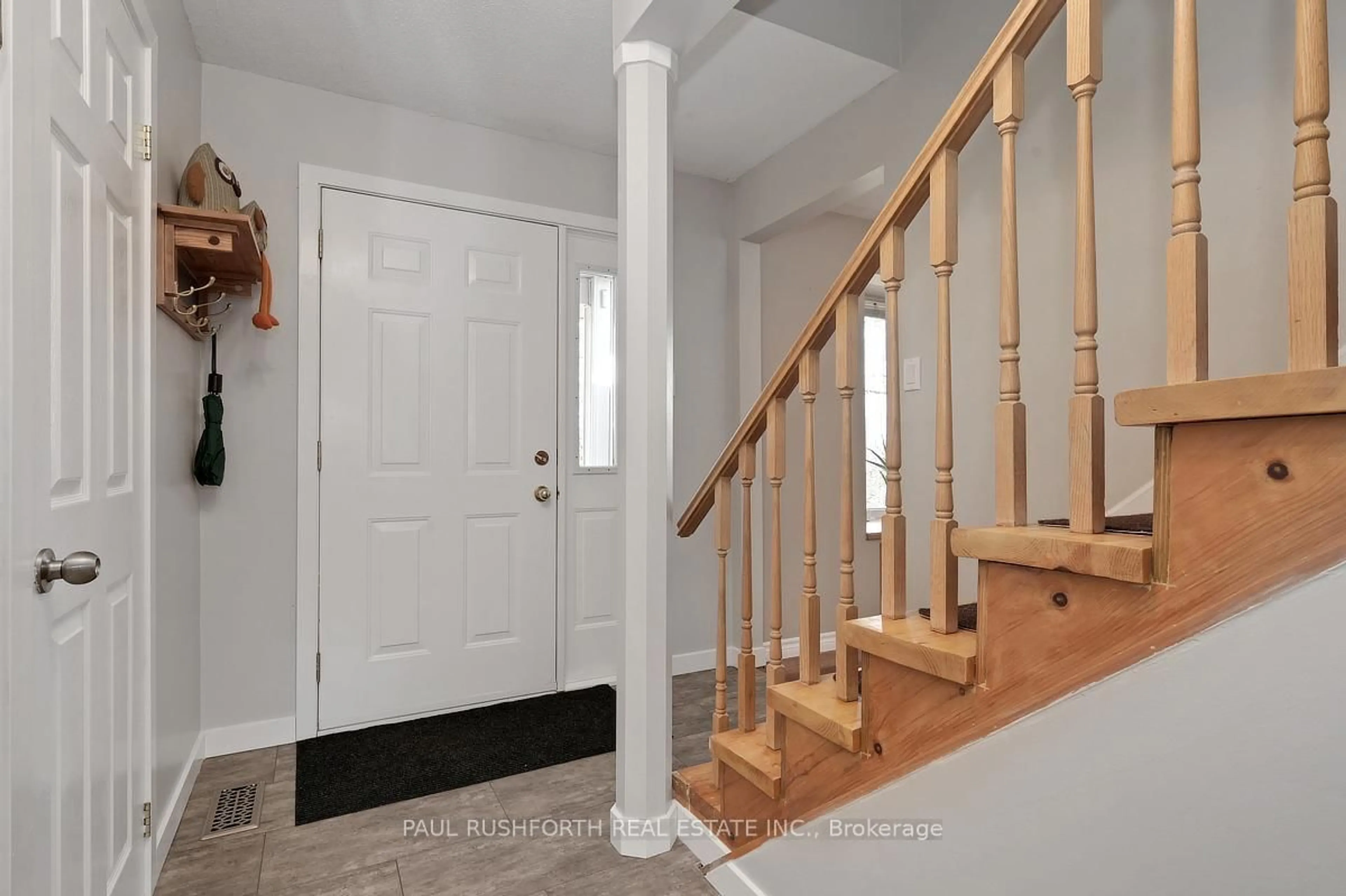 Indoor entryway for 2378 Russland Rd, Russell Ontario K0A 3H0