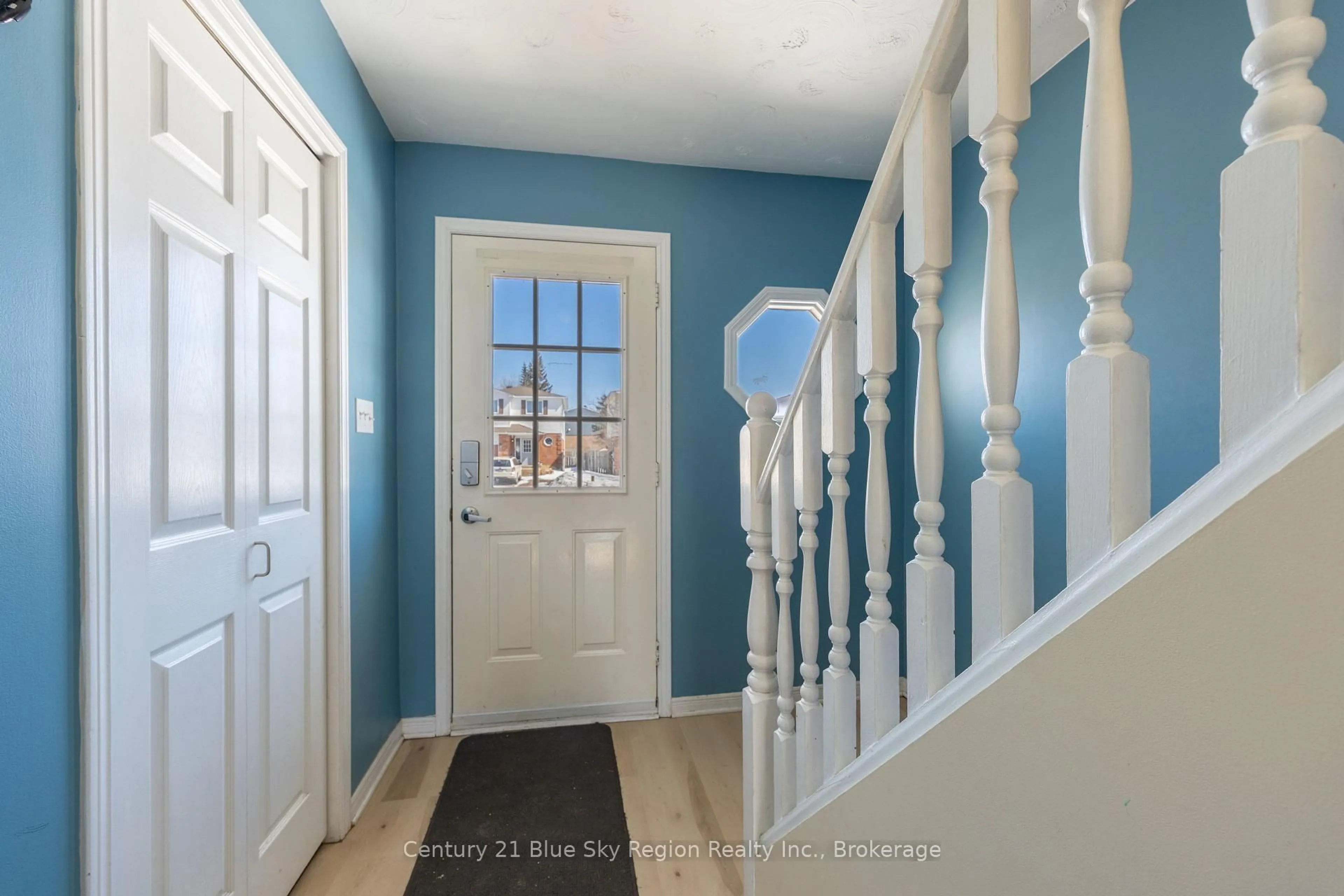 Indoor entryway for 339 Champlain St, North Bay Ontario P1B 2L9