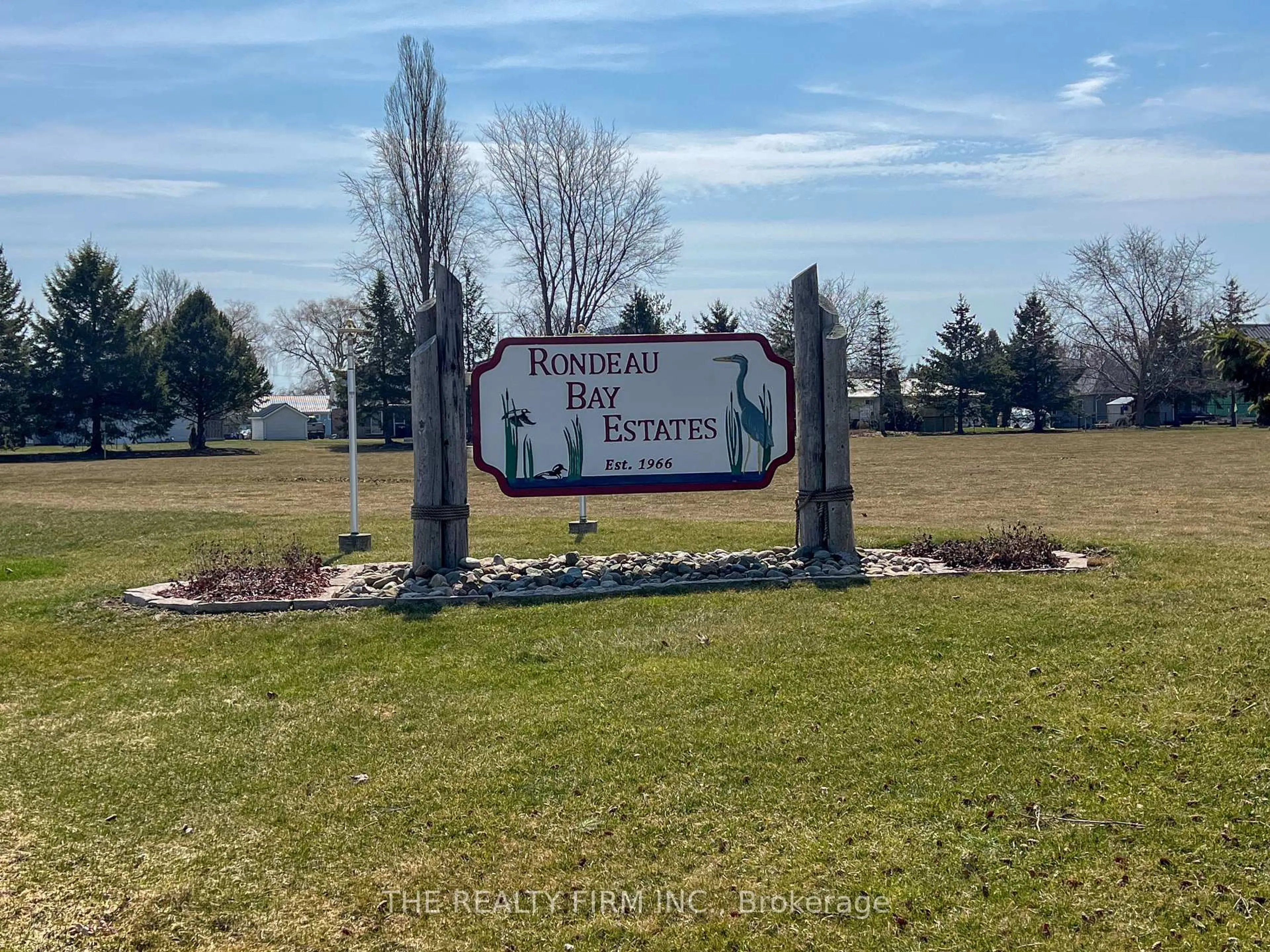 Indoor foyer for 11507 Lagonda Way, Chatham-Kent Ontario N0P 1X0