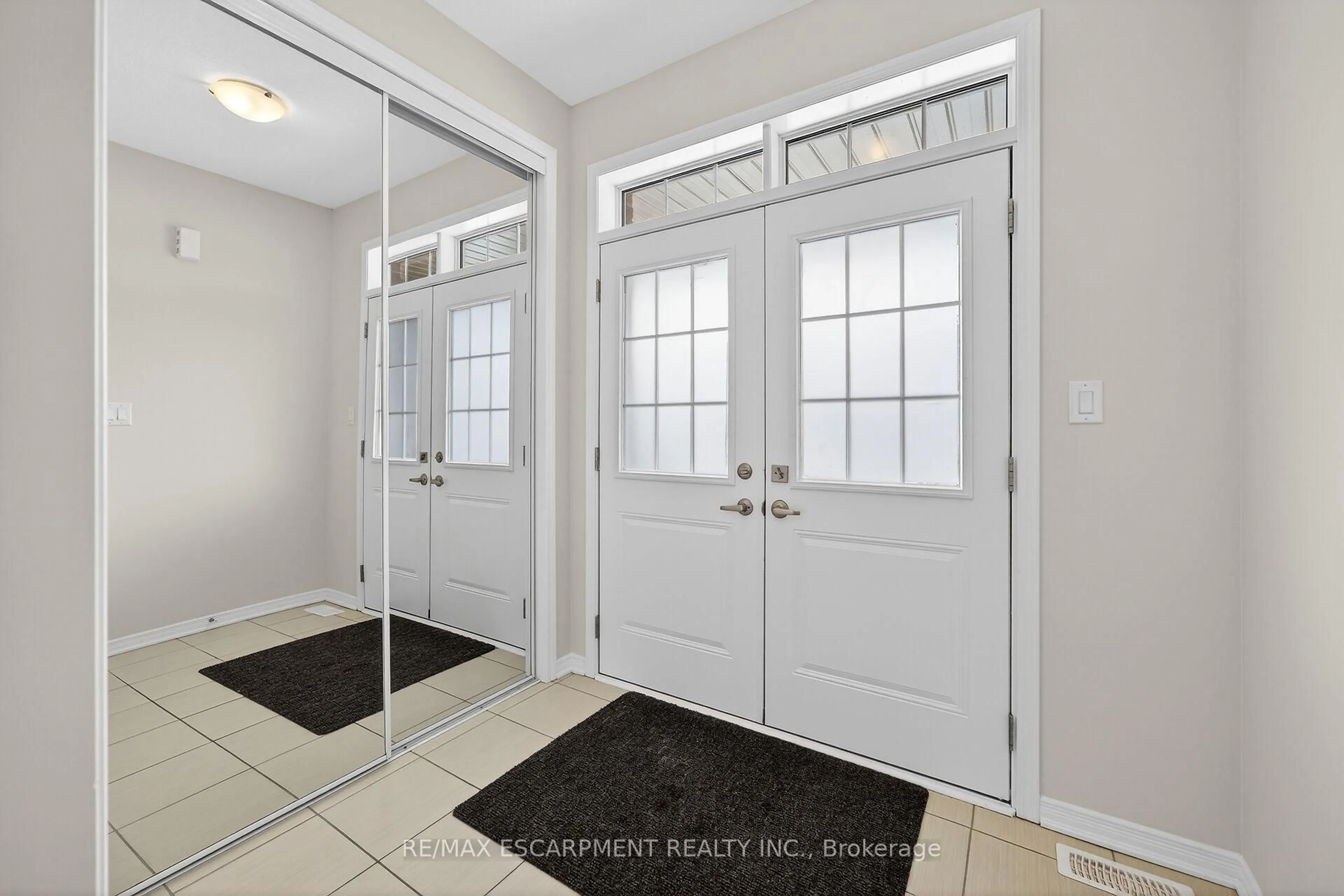 Indoor entryway for 20 Armes St, Hamilton Ontario L0R 1C0