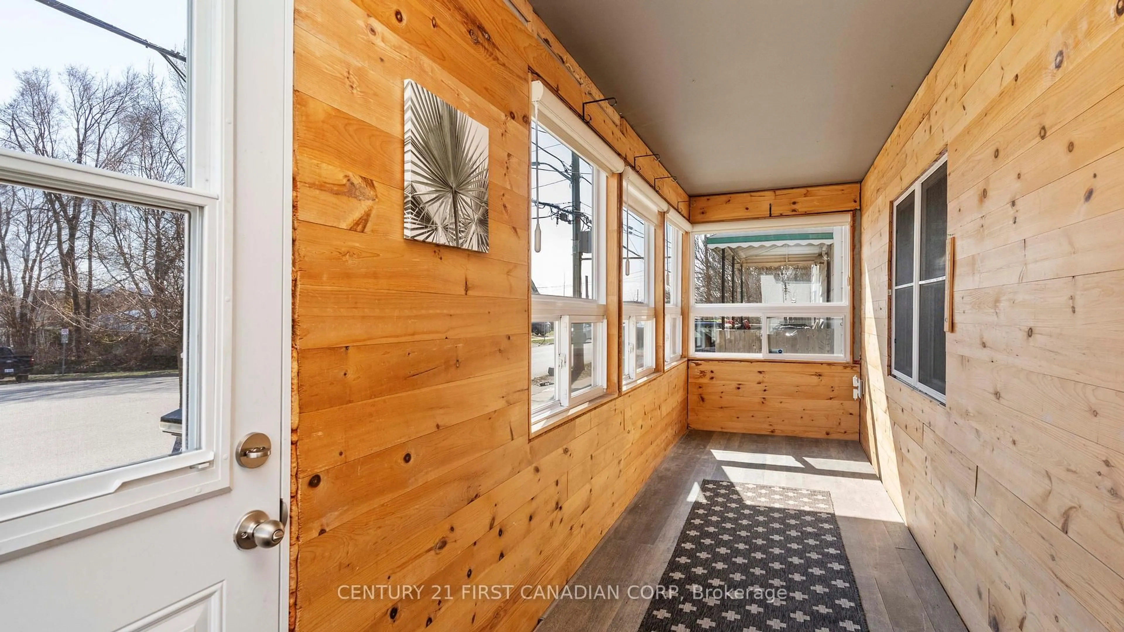 Indoor entryway for 706 Nelson St, London East Ontario N5Z 1J7