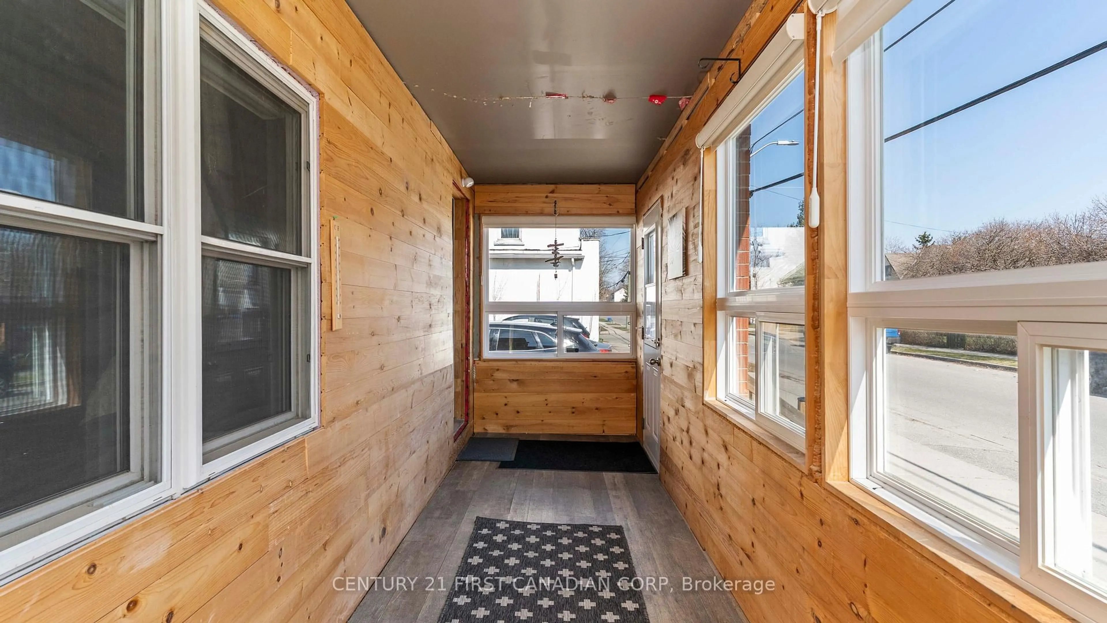 Indoor entryway for 706 Nelson St, London East Ontario N5Z 1J7