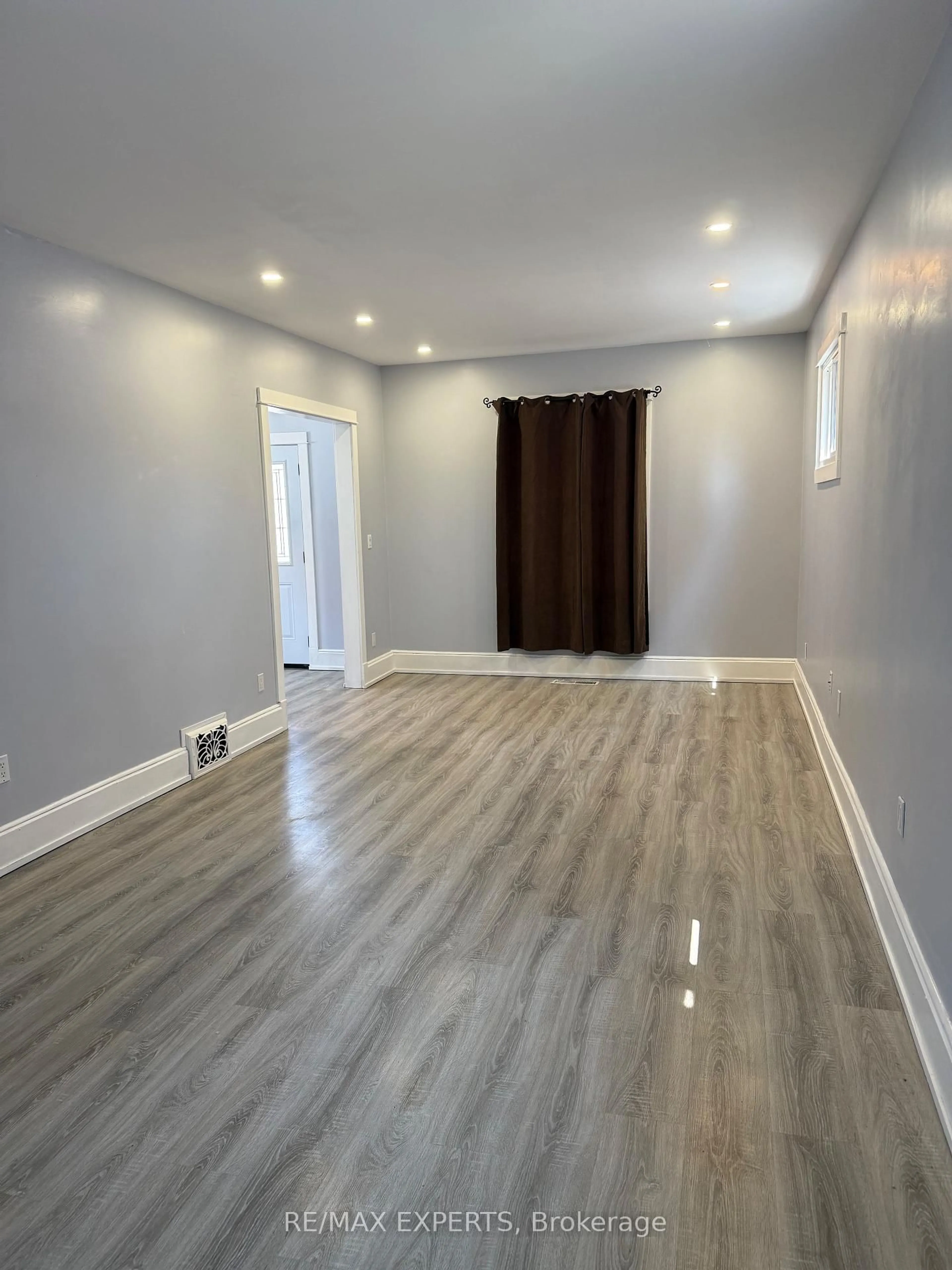 A pic of a room for 258 Dundas St, Woodstock Ontario N4S 1B1