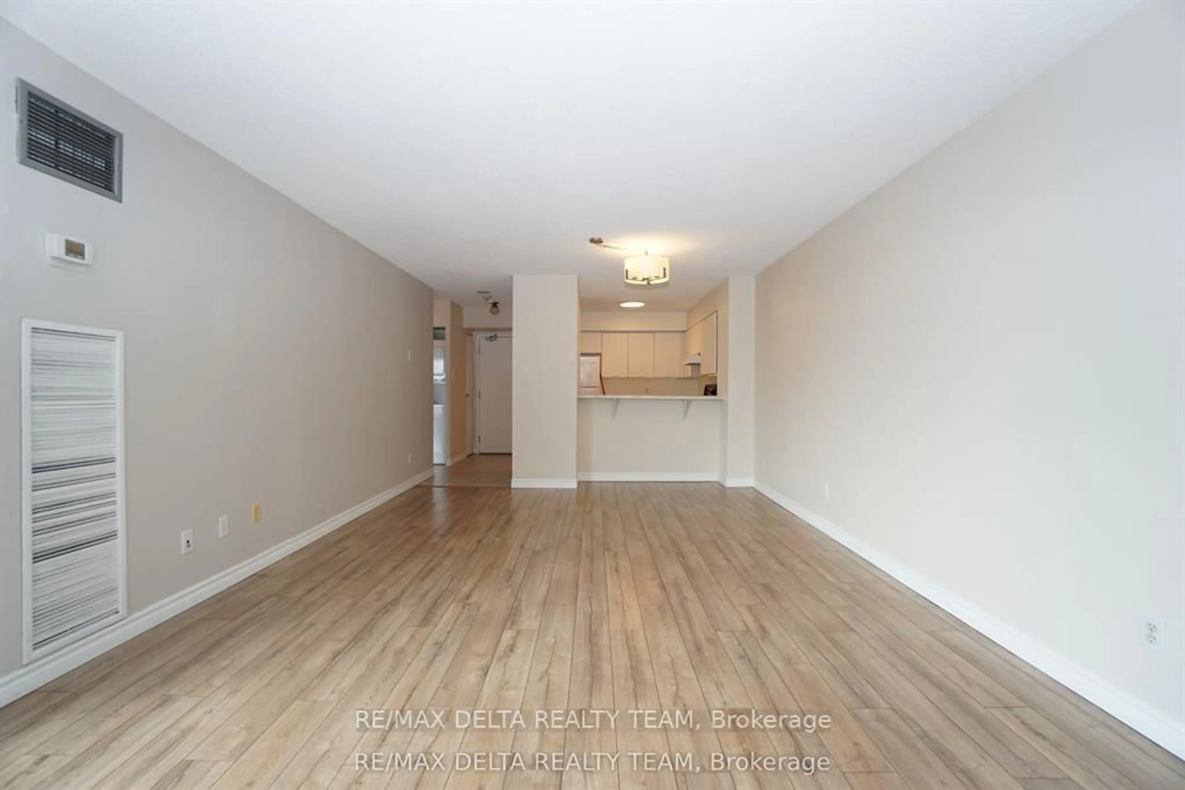 A pic of a room for 545 St Laurent Blvd #1506, Ottawa Ontario K1K 4H9