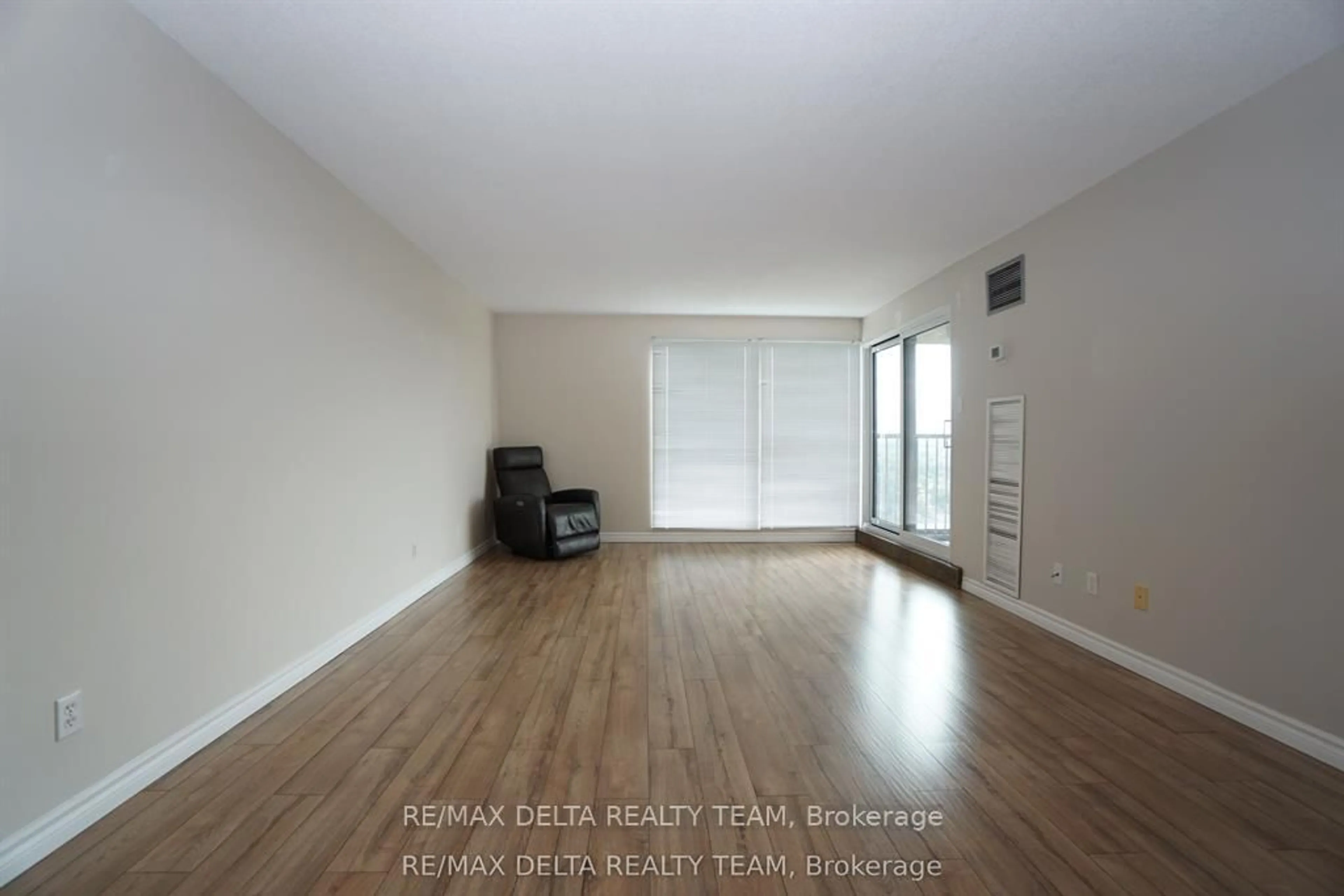 A pic of a room for 545 St Laurent Blvd #1506, Ottawa Ontario K1K 4H9