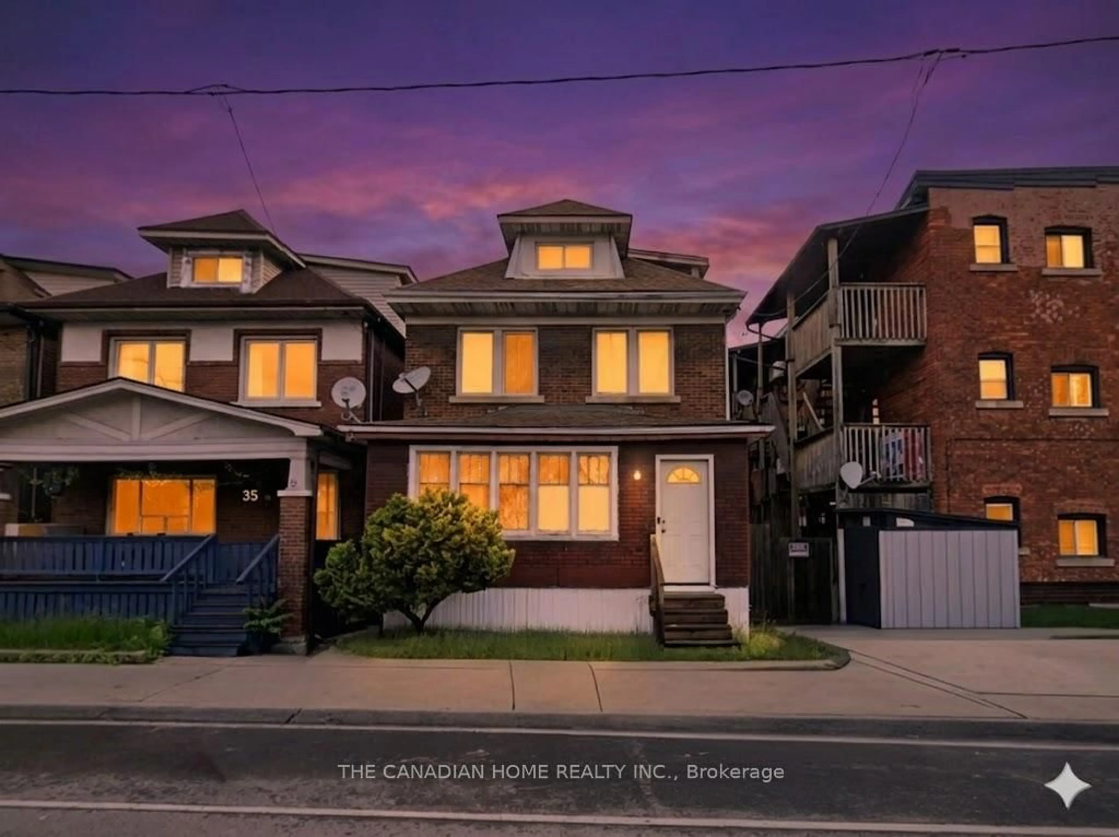 Home with brick exterior material, street for 563 Cannon St, Hamilton Ontario L8L 2G2