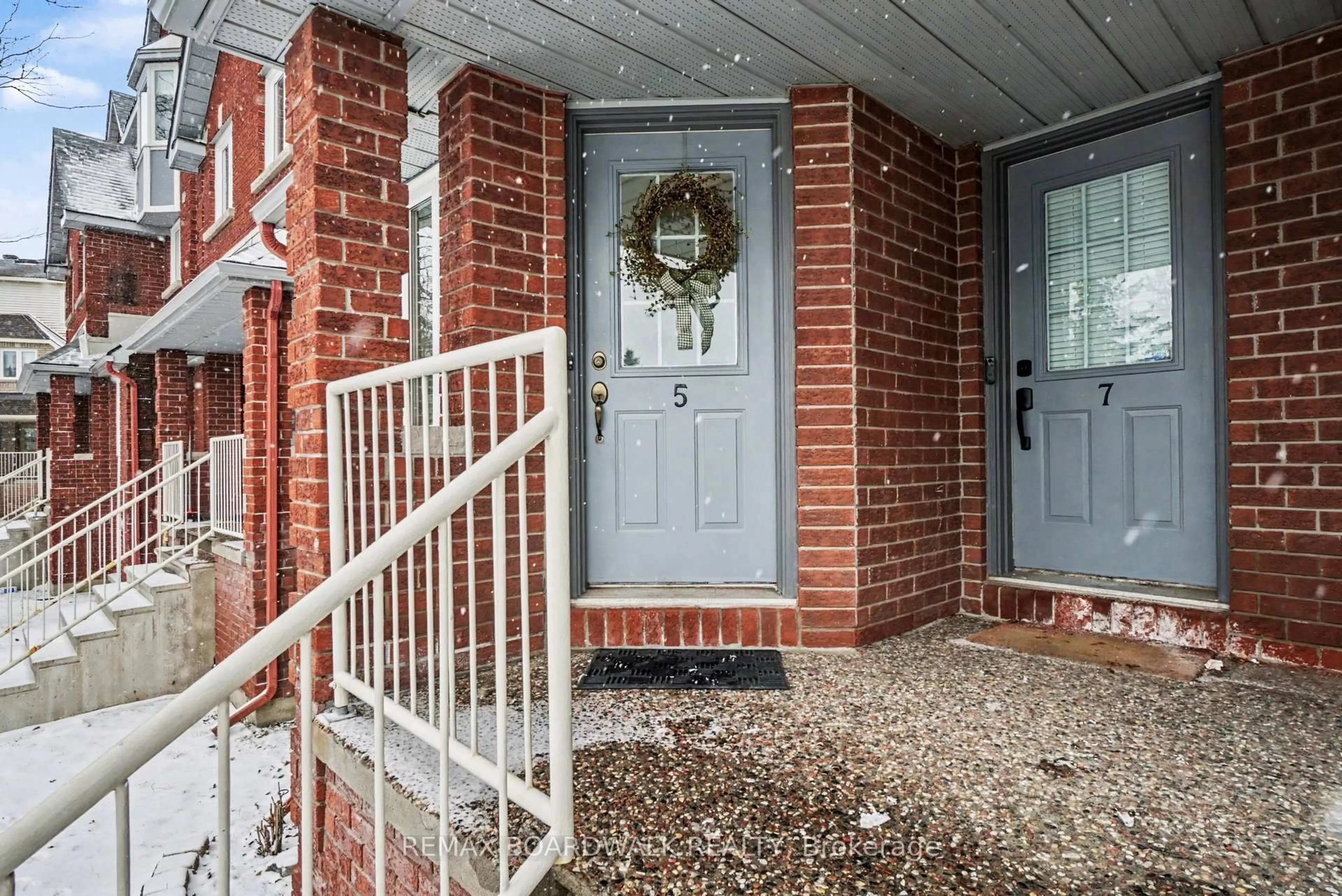 Unknown for 5 Briston Private, Ottawa Ontario K1G 5P6