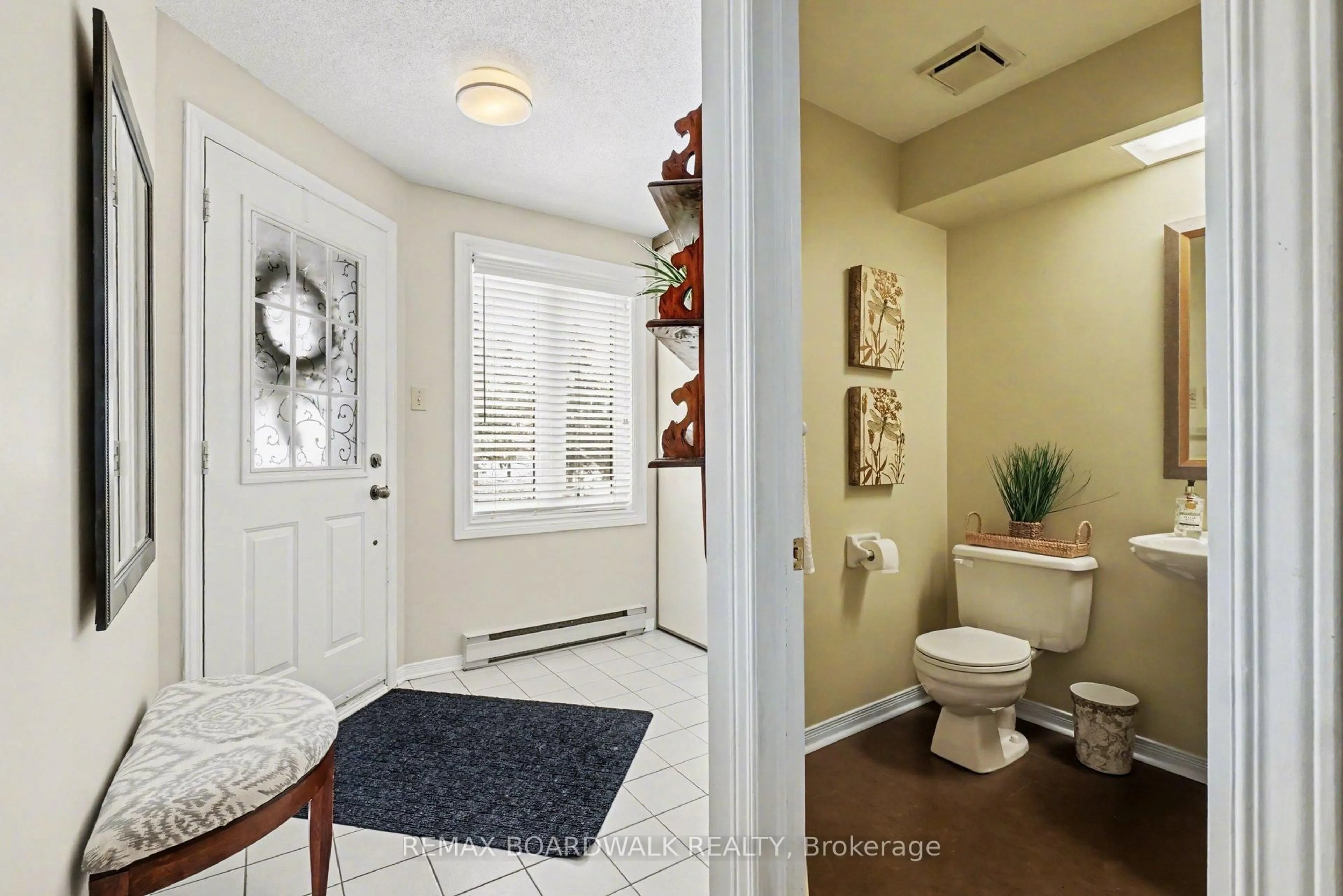 Indoor entryway for 5 Briston Private, Ottawa Ontario K1G 5P6