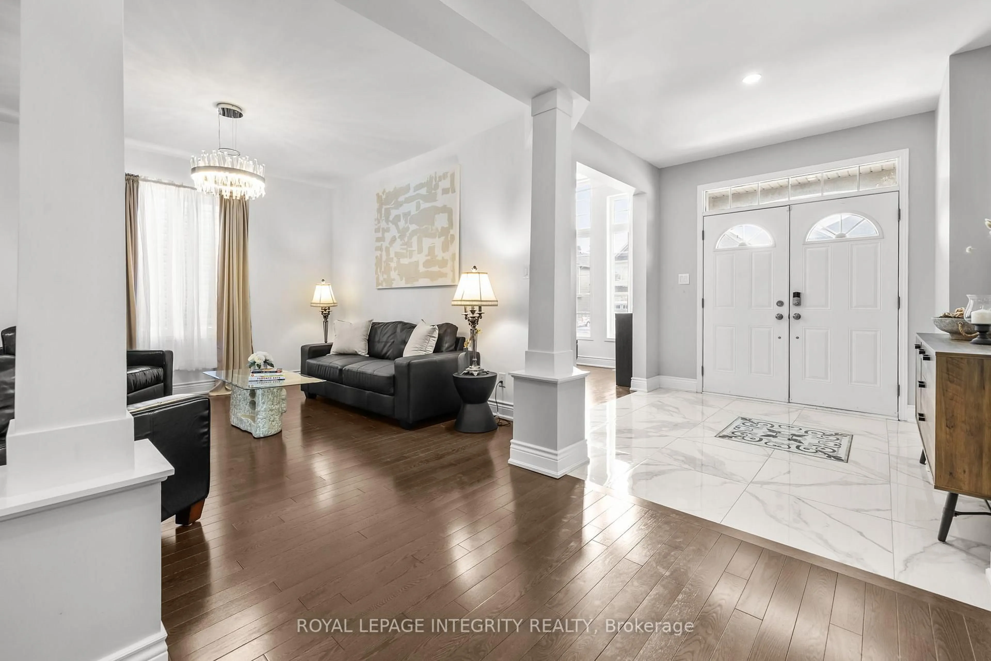 Indoor entryway for 208 Rover St, Ottawa Ontario K2V 0G2