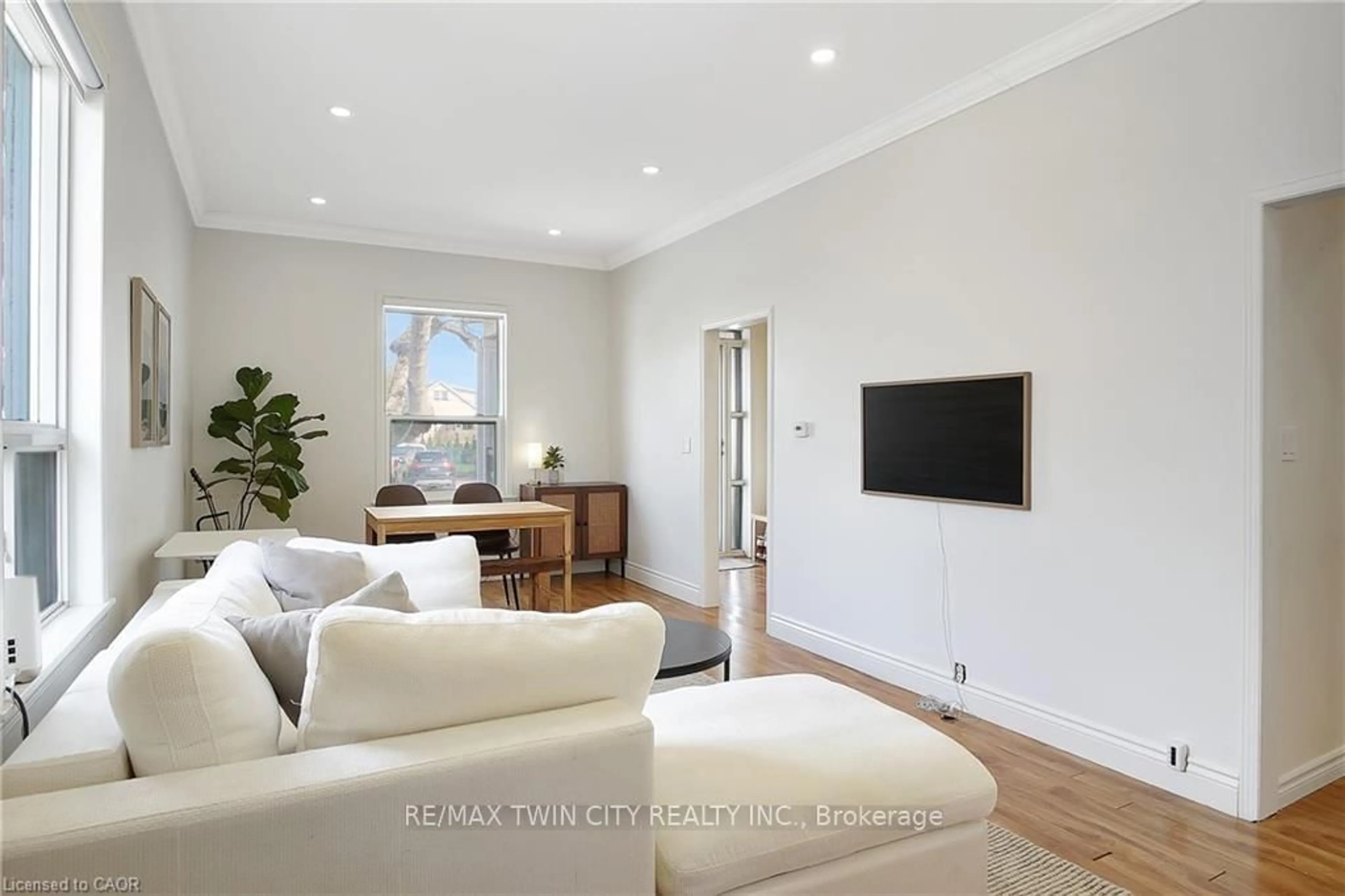 Living room with furniture, wood/laminate floor for 12 Murdoch St, Cambridge Ontario N1R 4H4