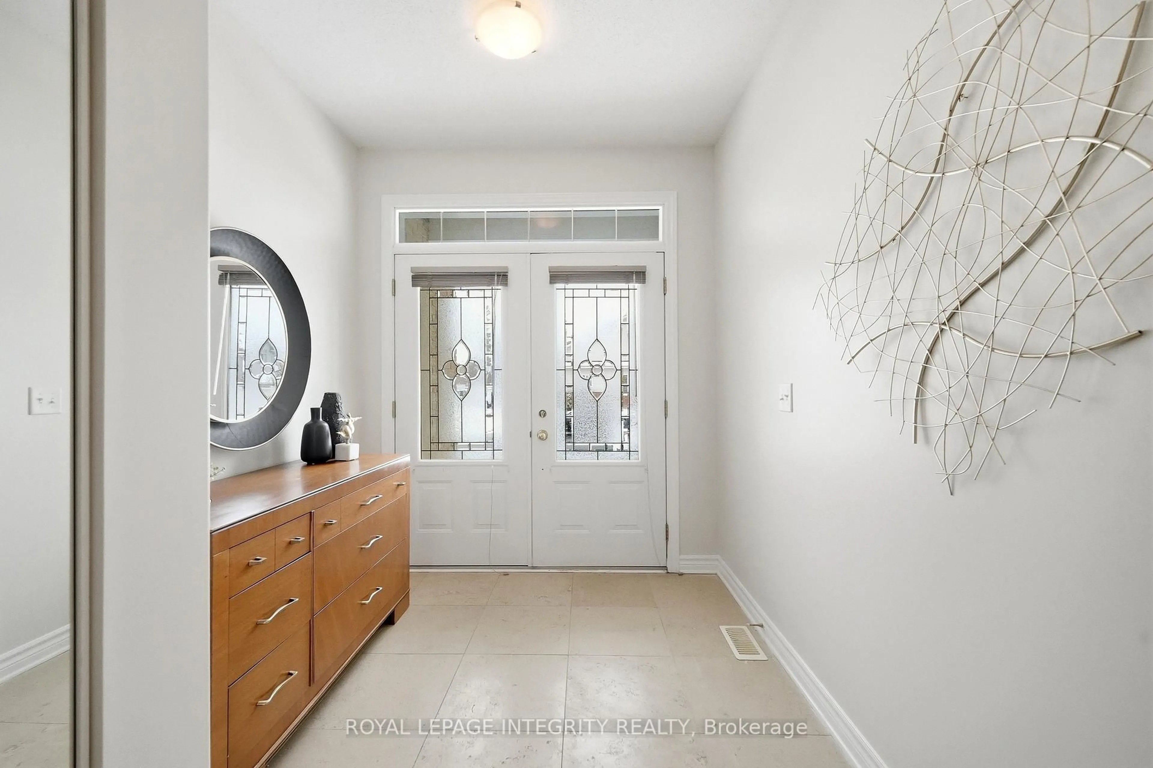 Indoor entryway for 44 Harry Douglas Dr, Stittsville Ontario K2S 1Z3