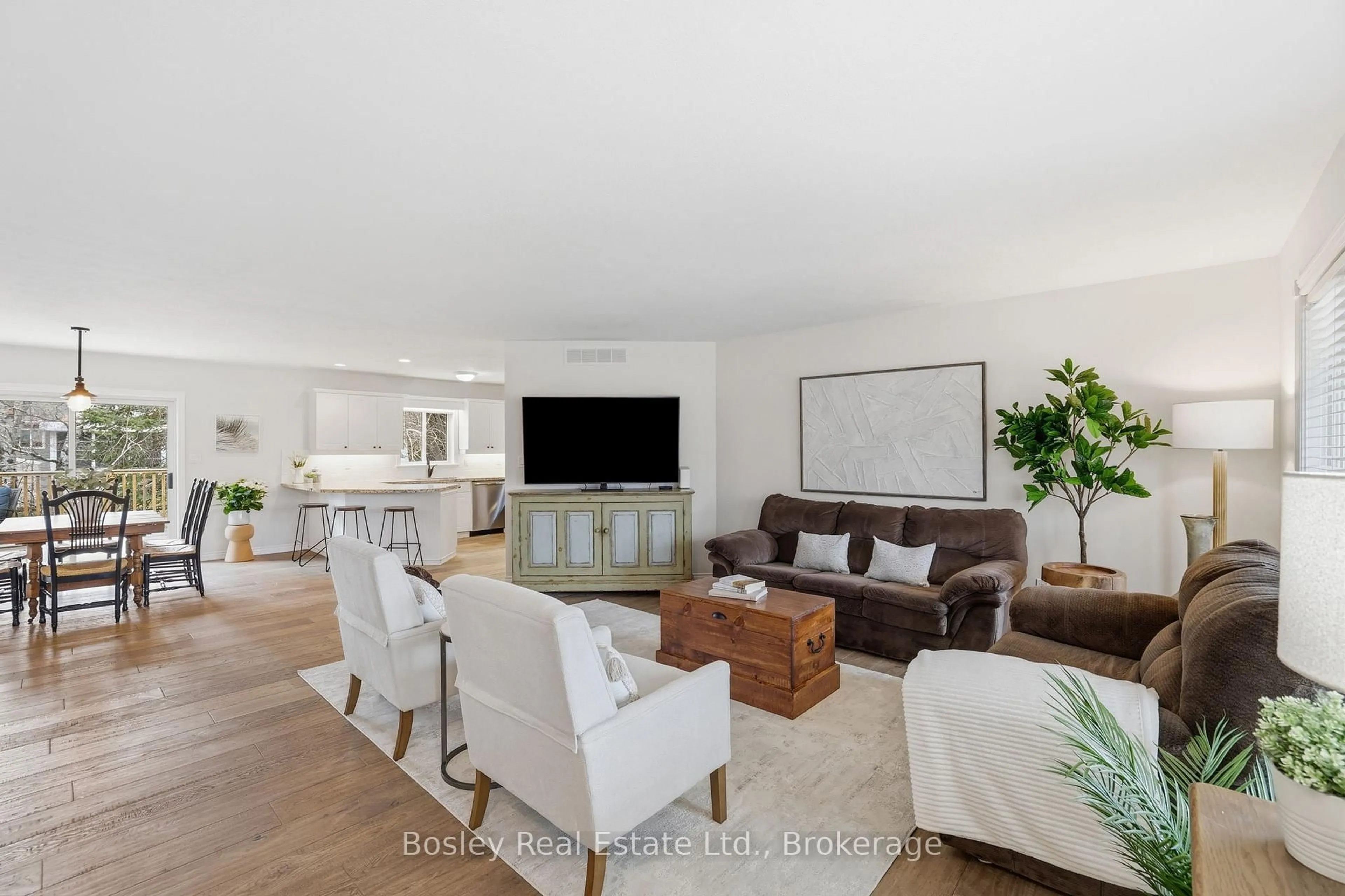 Living room with furniture, unknown for 17 Ridge Creek Dr, Meaford Ontario N4L 1L7