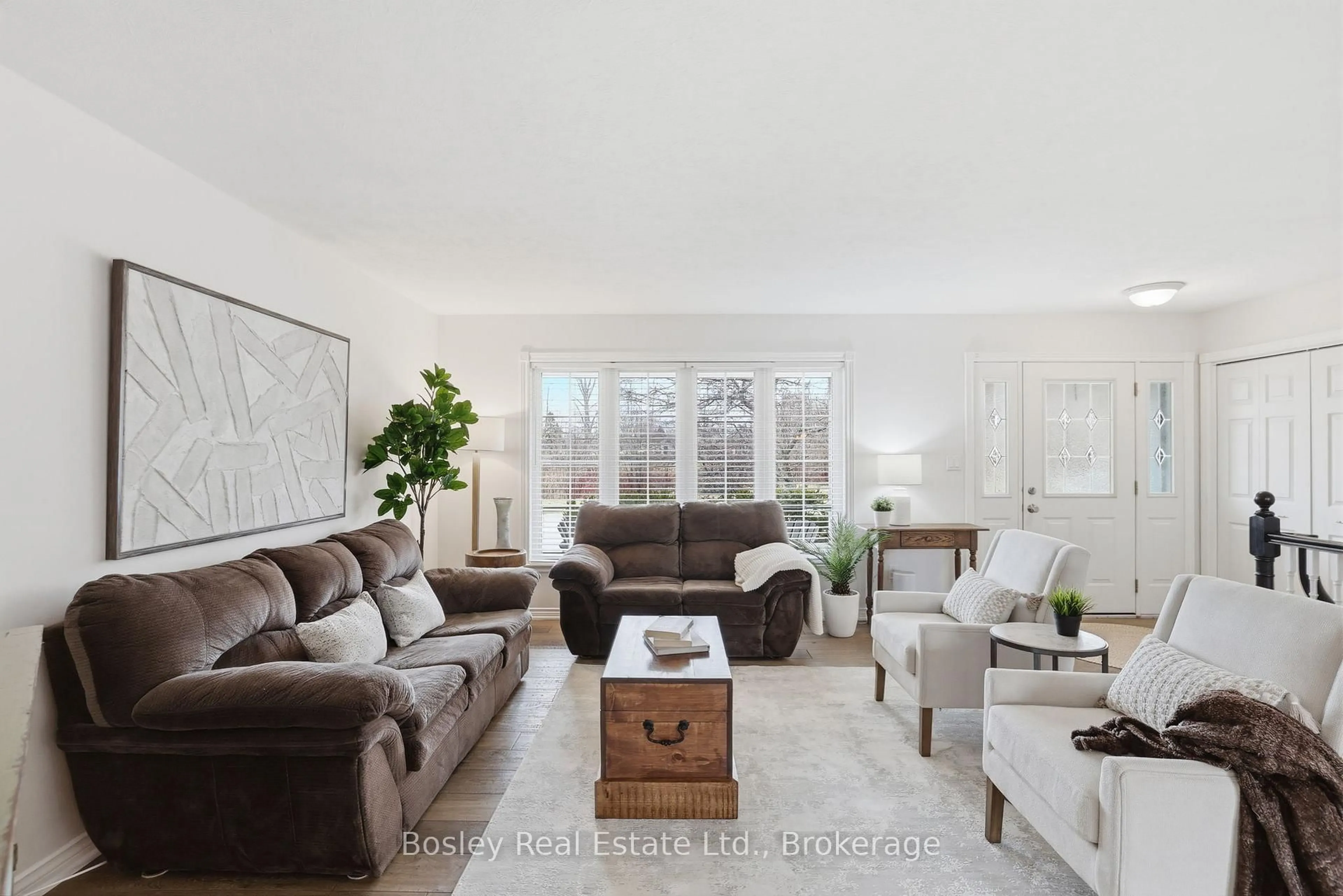 Living room with furniture, unknown for 17 Ridge Creek Dr, Meaford Ontario N4L 1L7