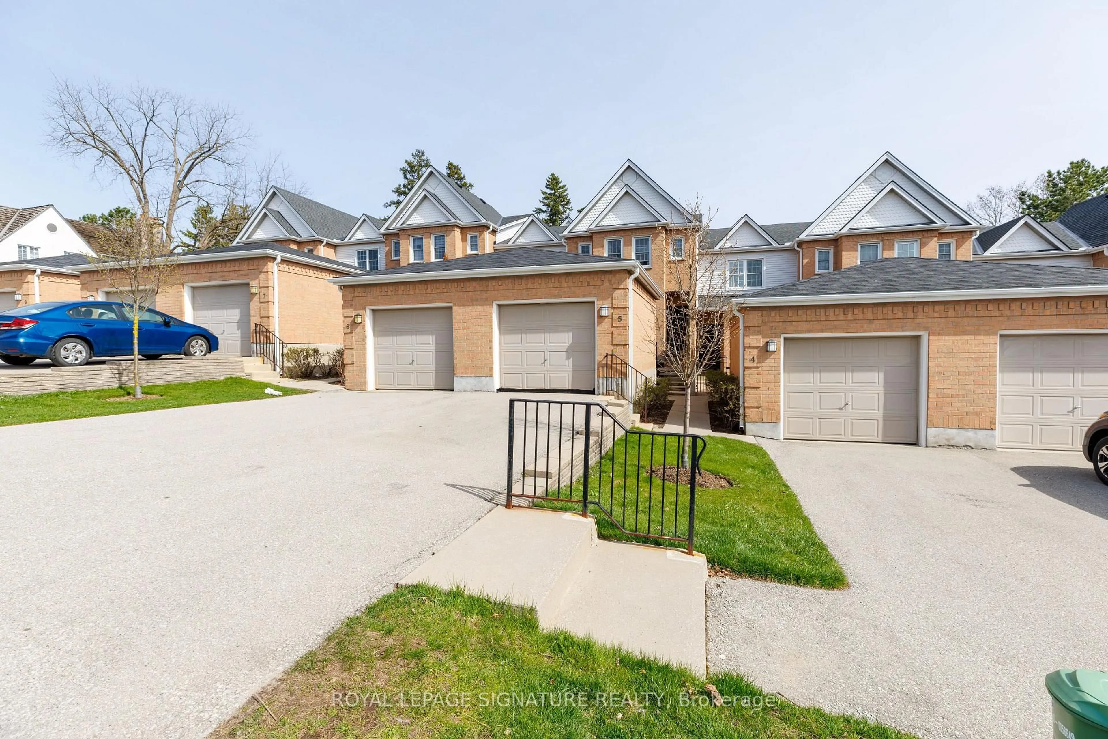A pic from outside/outdoor area/front of a property/back of a property/a pic from drone, street for 1570 Richmond St #5, London North Ontario N6G 4W2