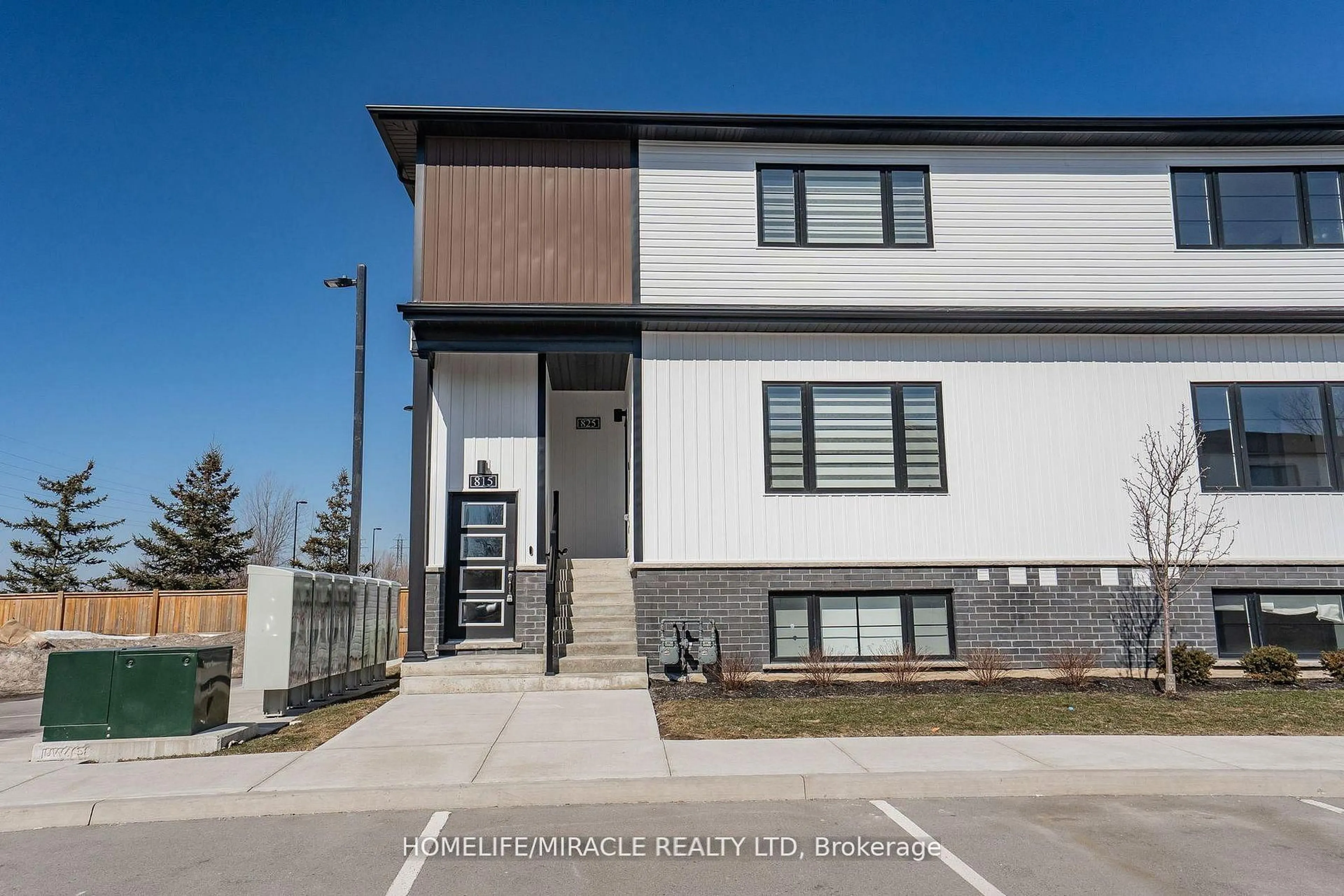 Home with vinyl exterior material, street for 4263 Fourth Ave #825, Niagara Falls Ontario L2E 0C2