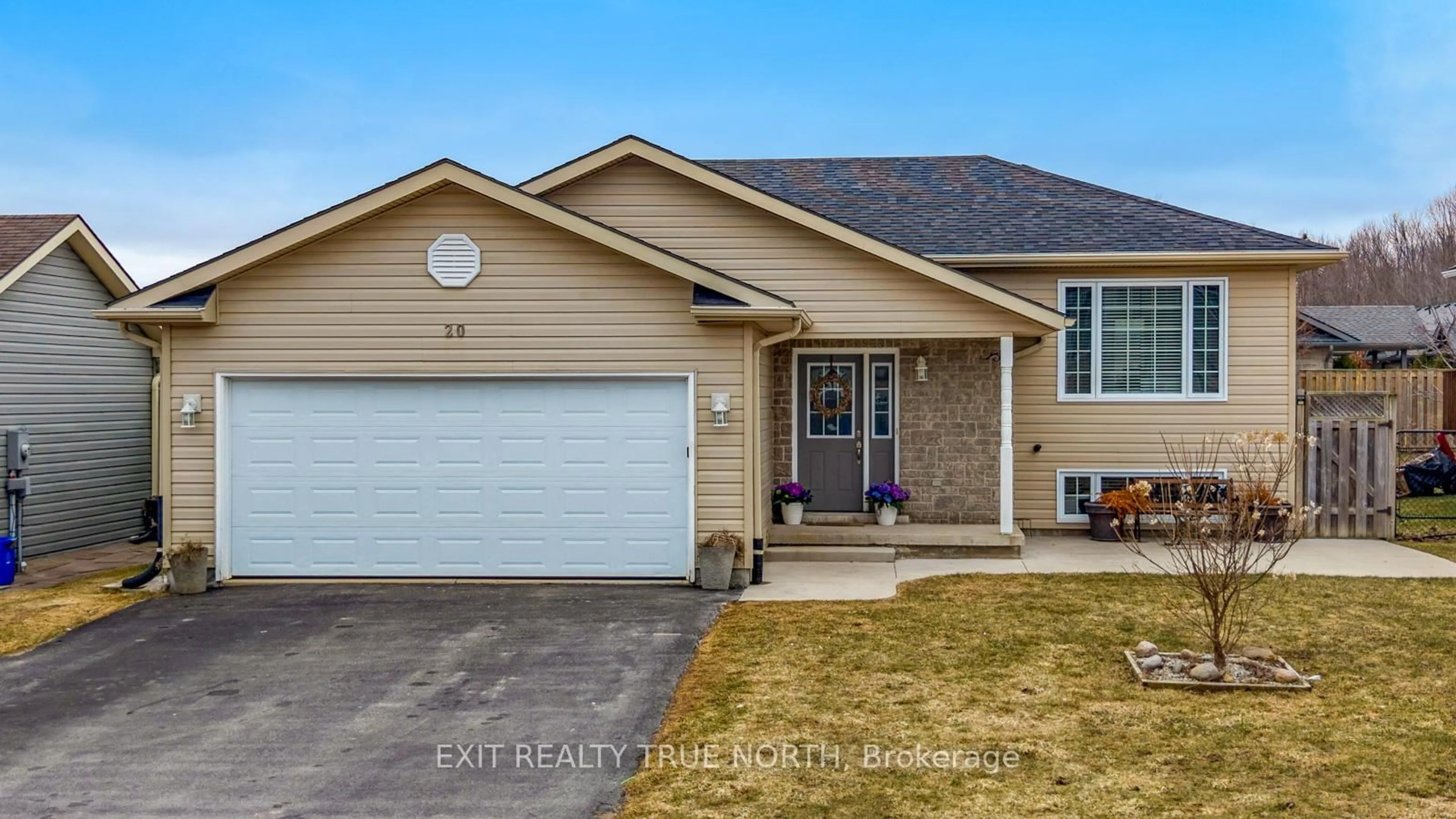 Home with vinyl exterior material, street for 20 St Andrews Dr, Meaford Ontario N4L 0A2
