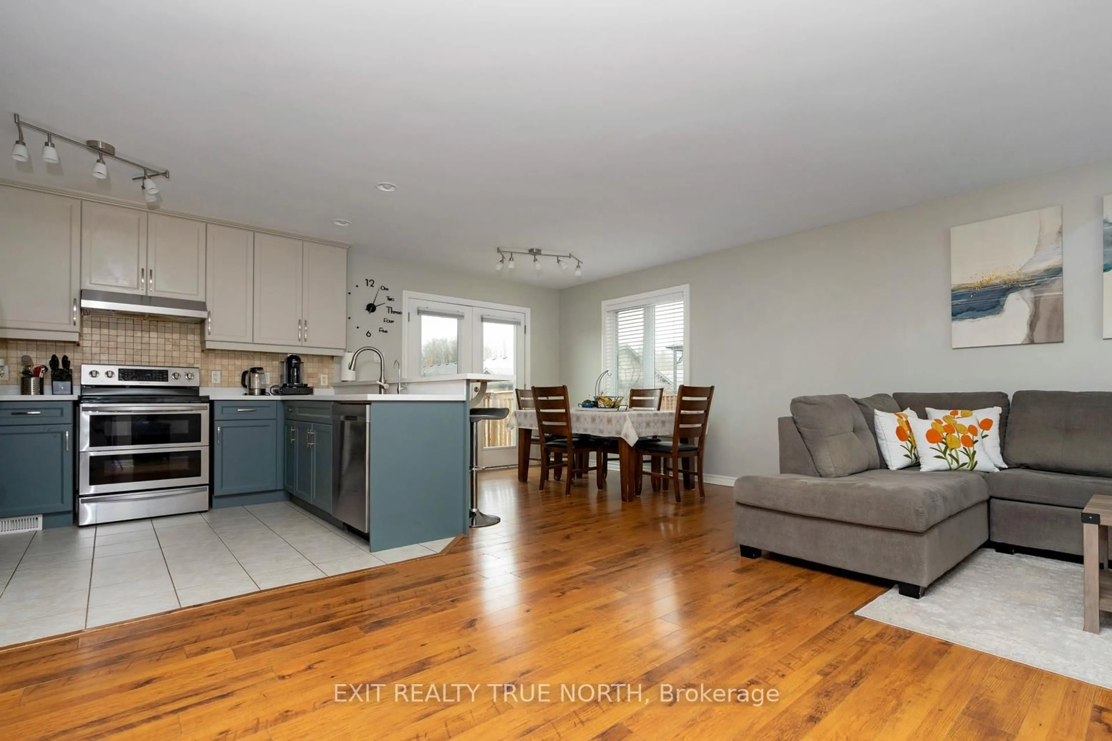 Open concept kitchen, wood/laminate floor for 20 St Andrews Dr, Meaford Ontario N4L 0A2