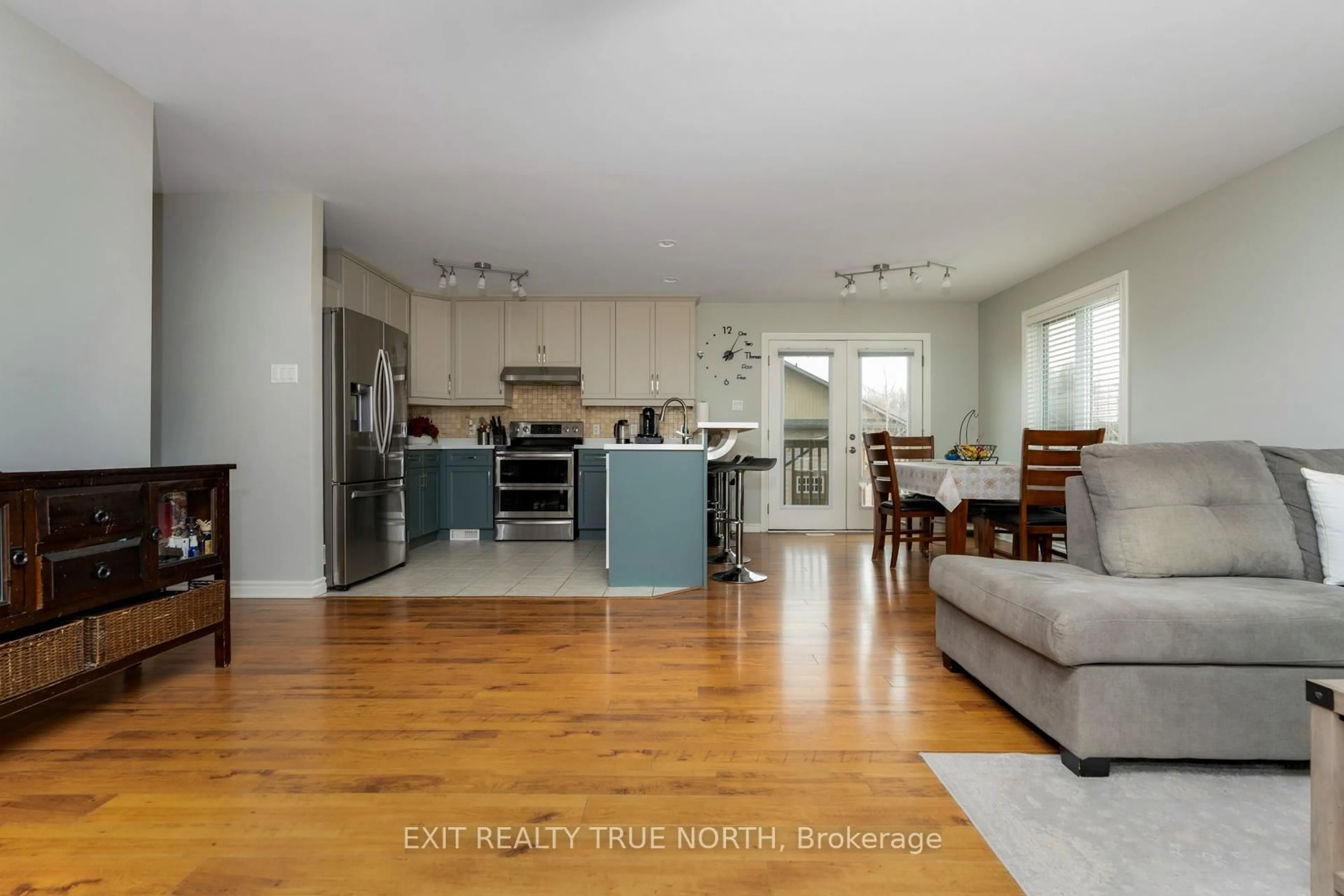 Open concept kitchen, wood/laminate floor for 20 St Andrews Dr, Meaford Ontario N4L 0A2