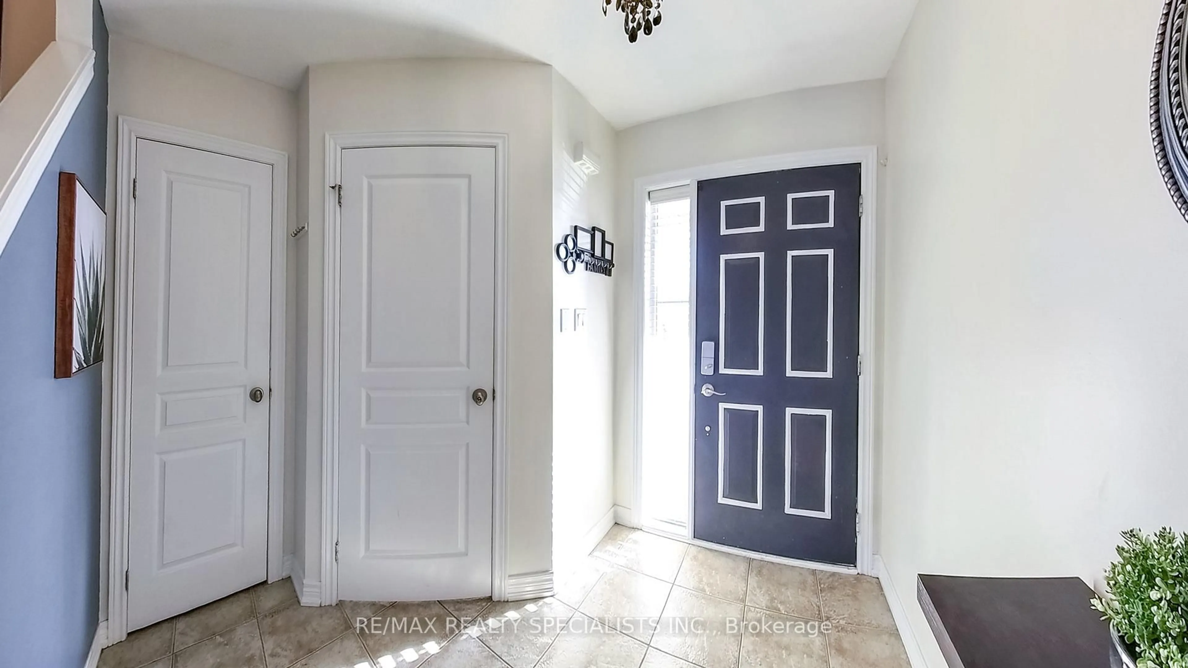 Indoor entryway for 189 FALL FAIR Way, Hamilton Ontario L0R 1C0